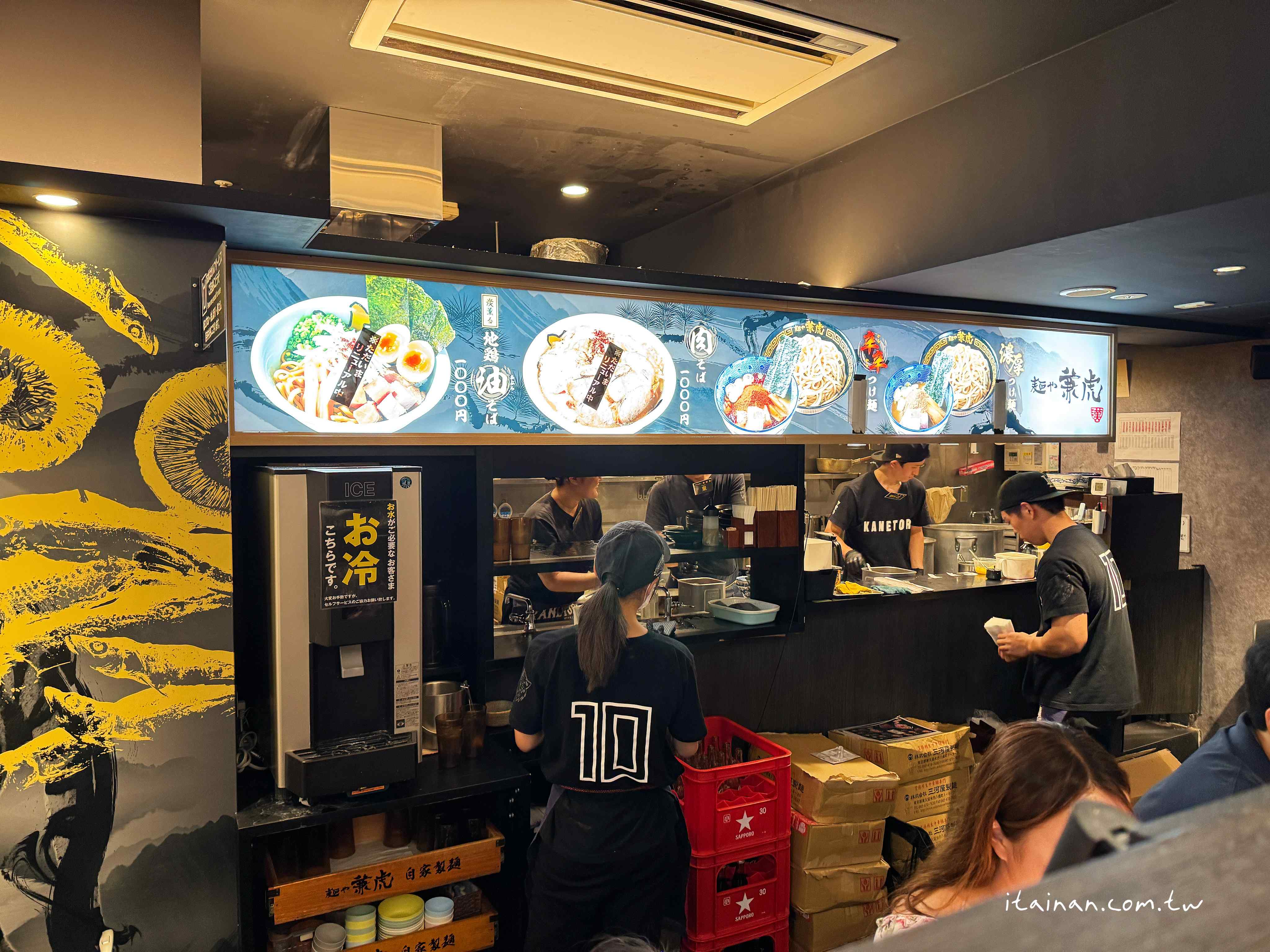 【福岡美食】福岡必吃排隊名店~濃厚魚介豚骨沾麵的代表作!一麵二吃好滿足，重口味愛好者必訪「麵屋兼虎」