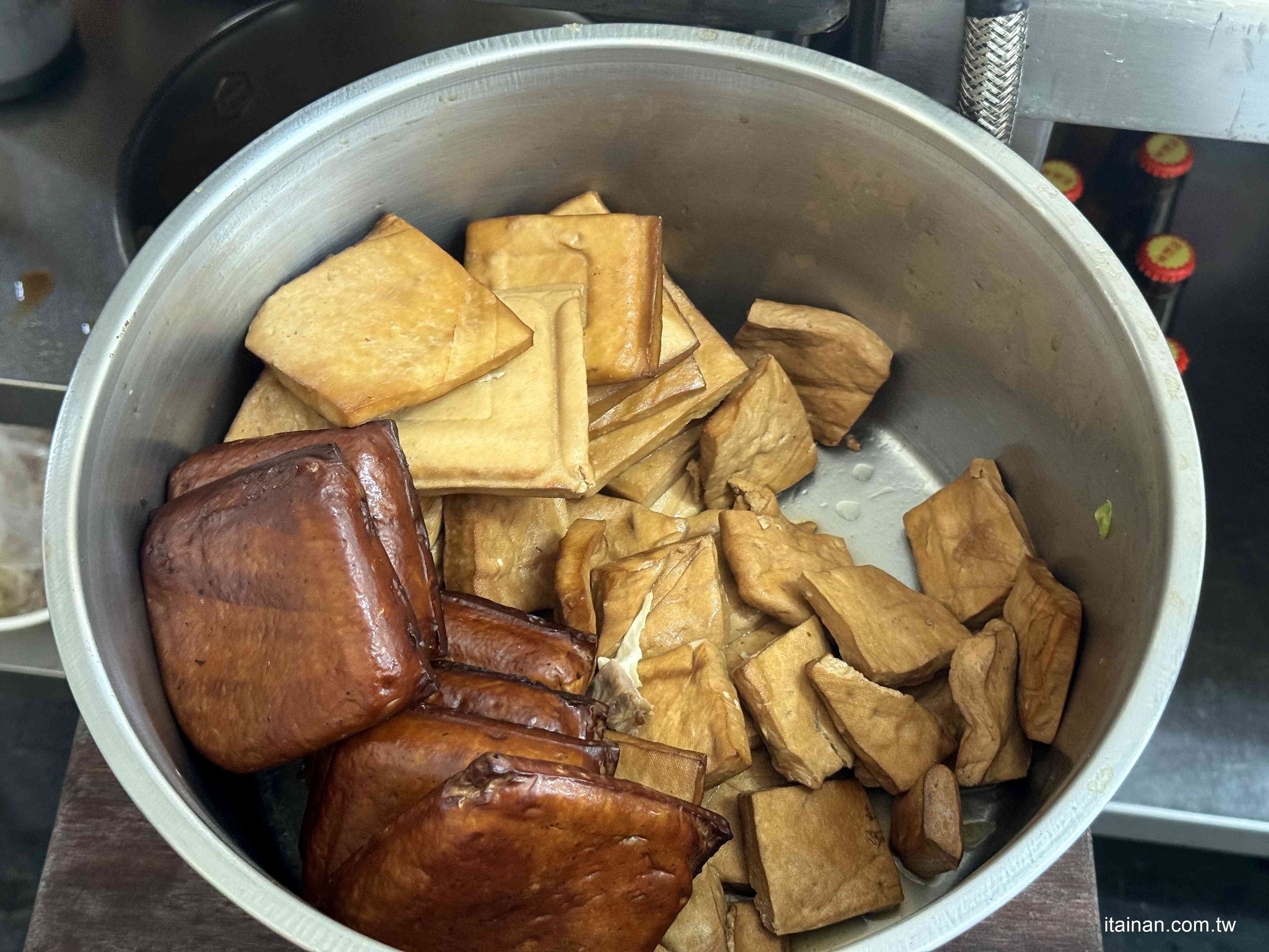 麵控一定要收藏~歸仁在地人從小吃到大，低調超人氣的在地麵店!麻醬香、湯香、滷味香全到位「300戶麵店」