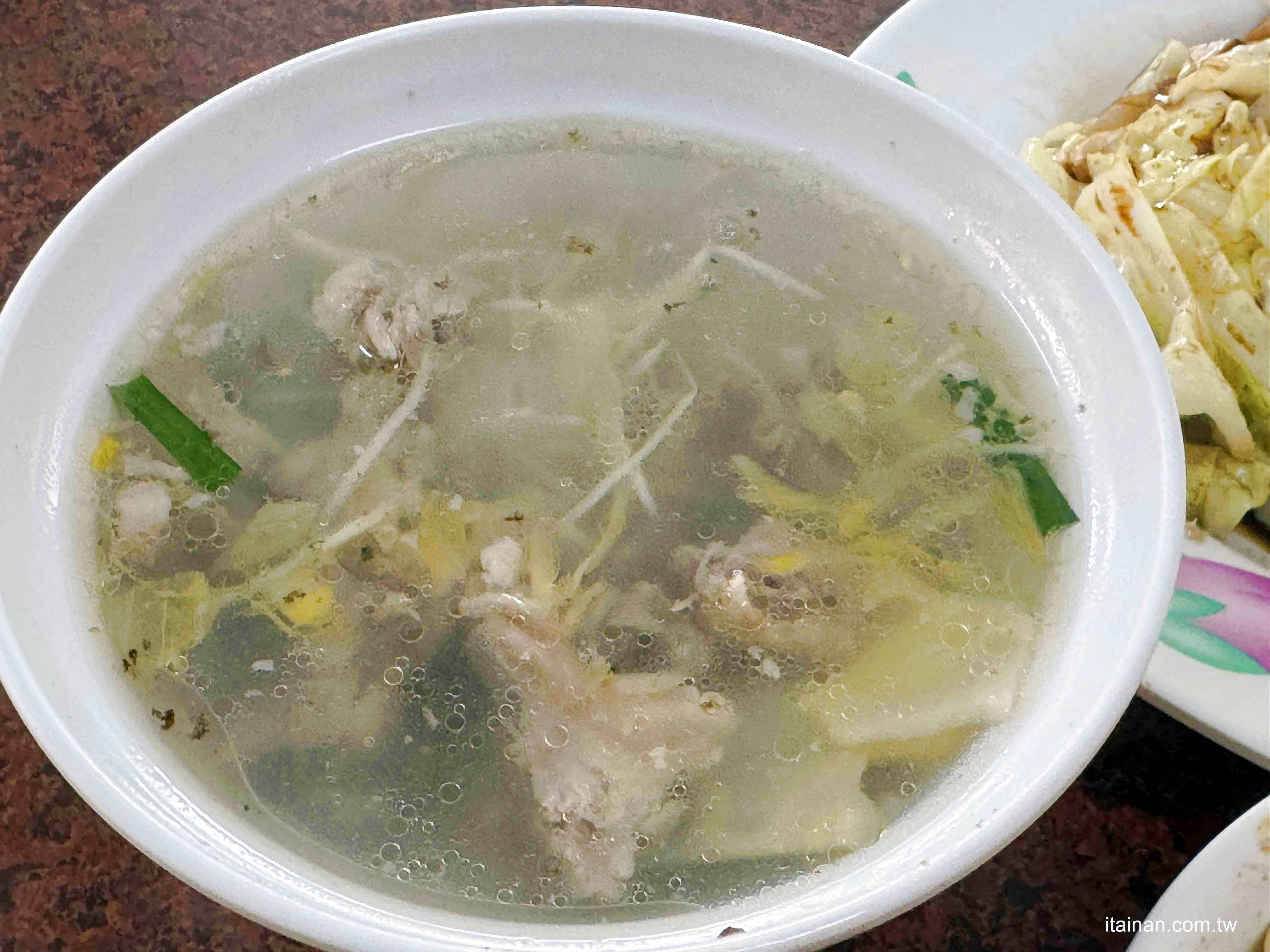 麵控一定要收藏~歸仁在地人從小吃到大，低調超人氣的在地麵店!麻醬香、湯香、滷味香全到位「300戶麵店」