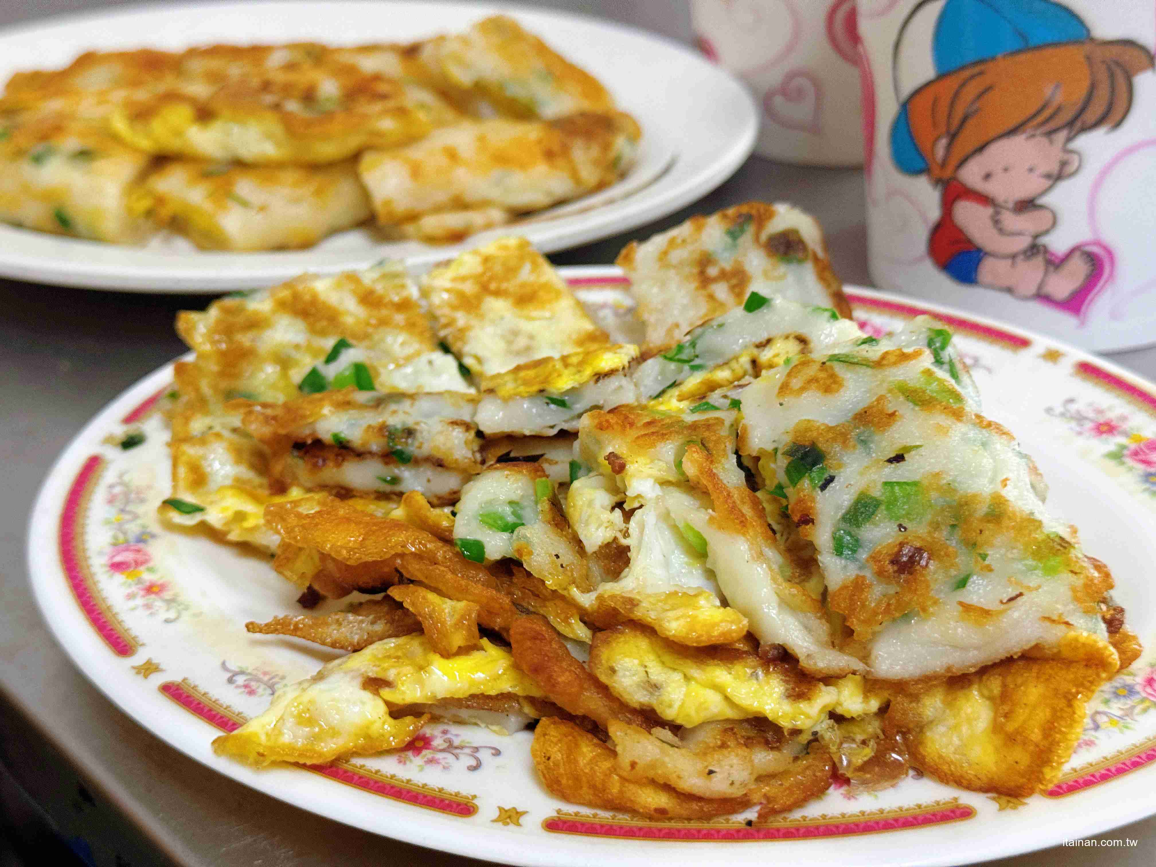 【台南早餐】70歲阿嬤重回煎台，只為兩個孫子~厚實粉漿蛋餅的樸實滋味!「無名古早味蛋餅早餐店」