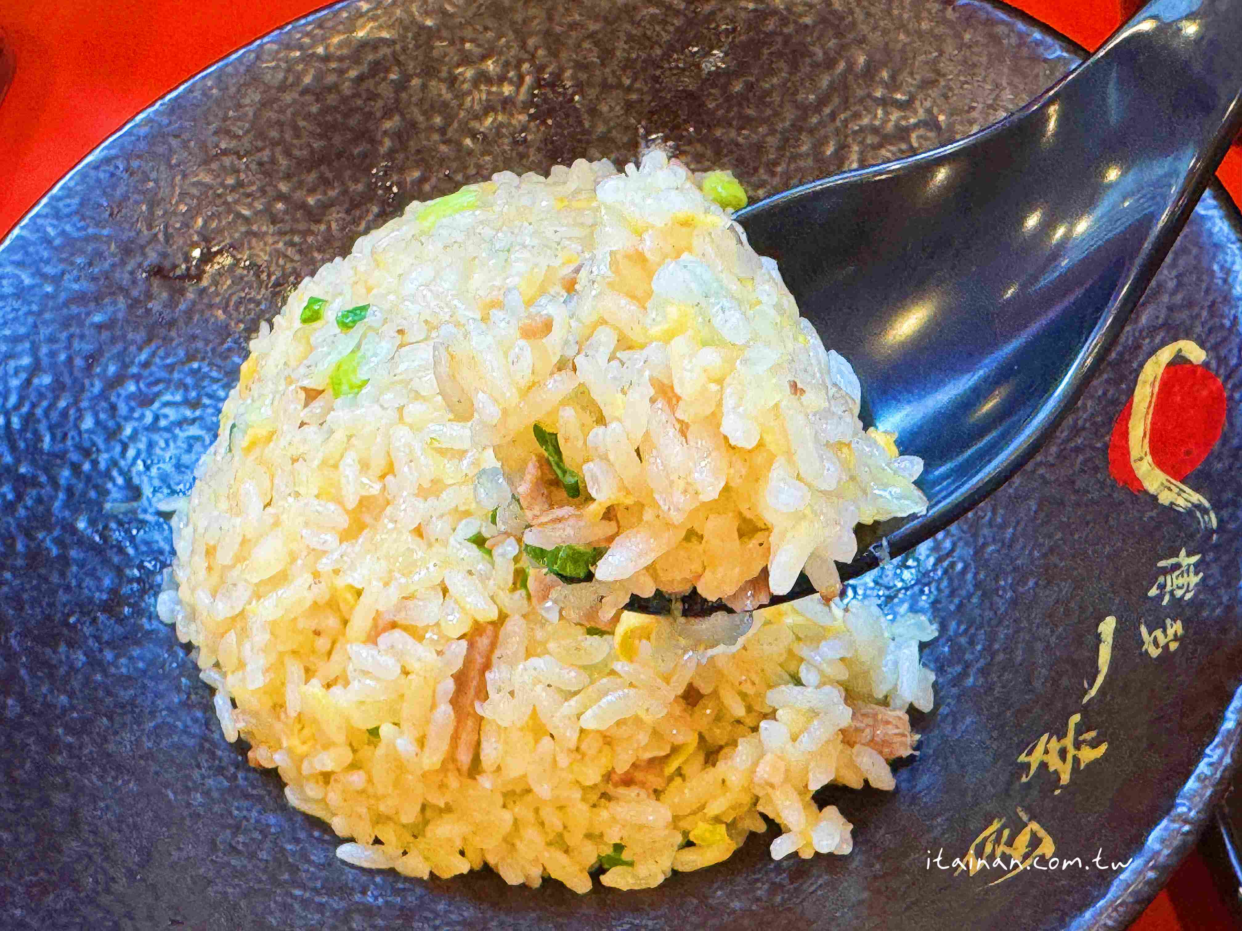 【福岡美食】還沒開門就排隊!濃郁又不膩，福岡人也愛的元祖泡系湯頭「博多一幸舍」博多本店