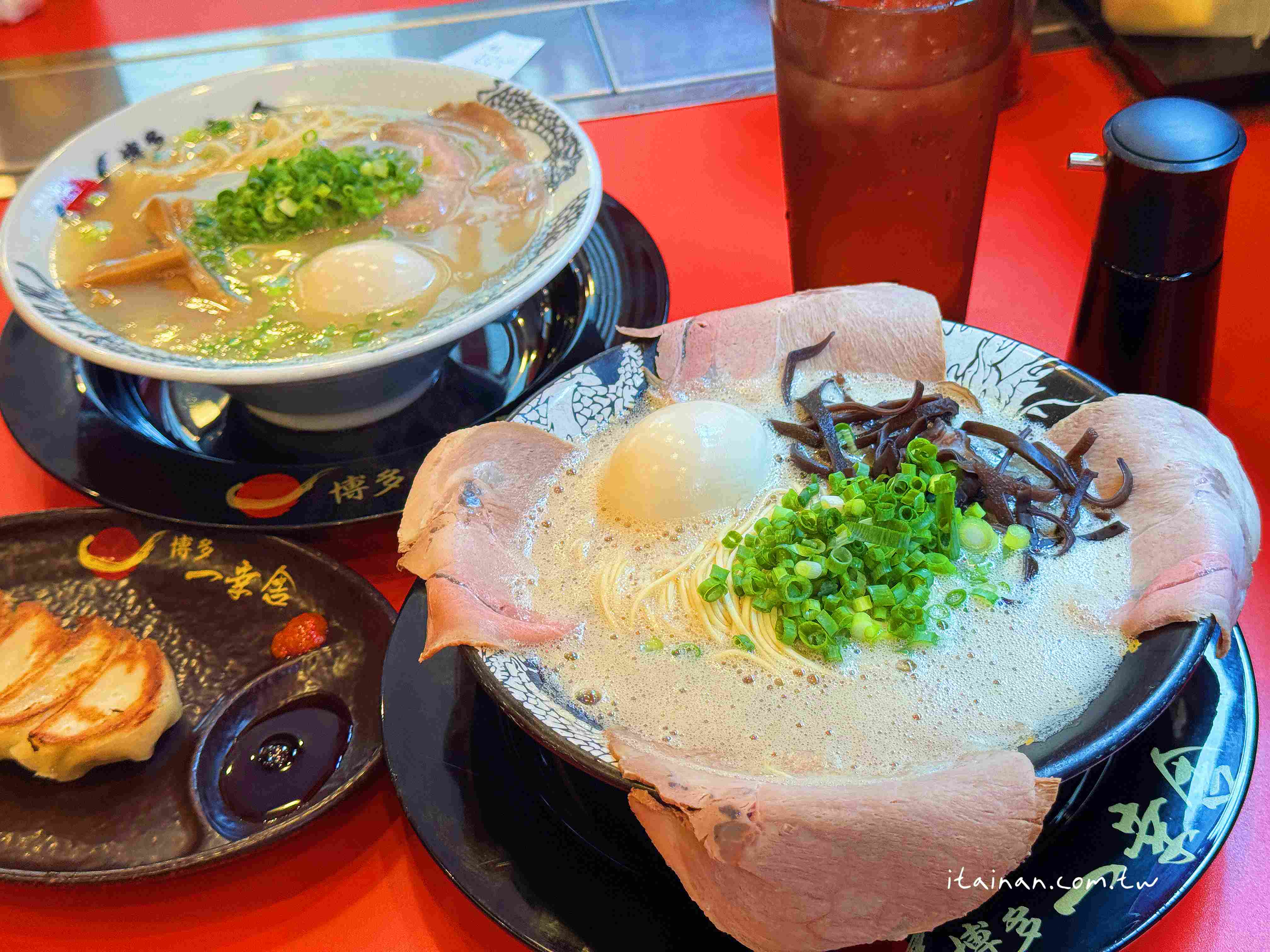【福岡美食】還沒開門就排隊!濃郁又不膩，福岡人也愛的元祖泡系湯頭「博多一幸舍」博多本店