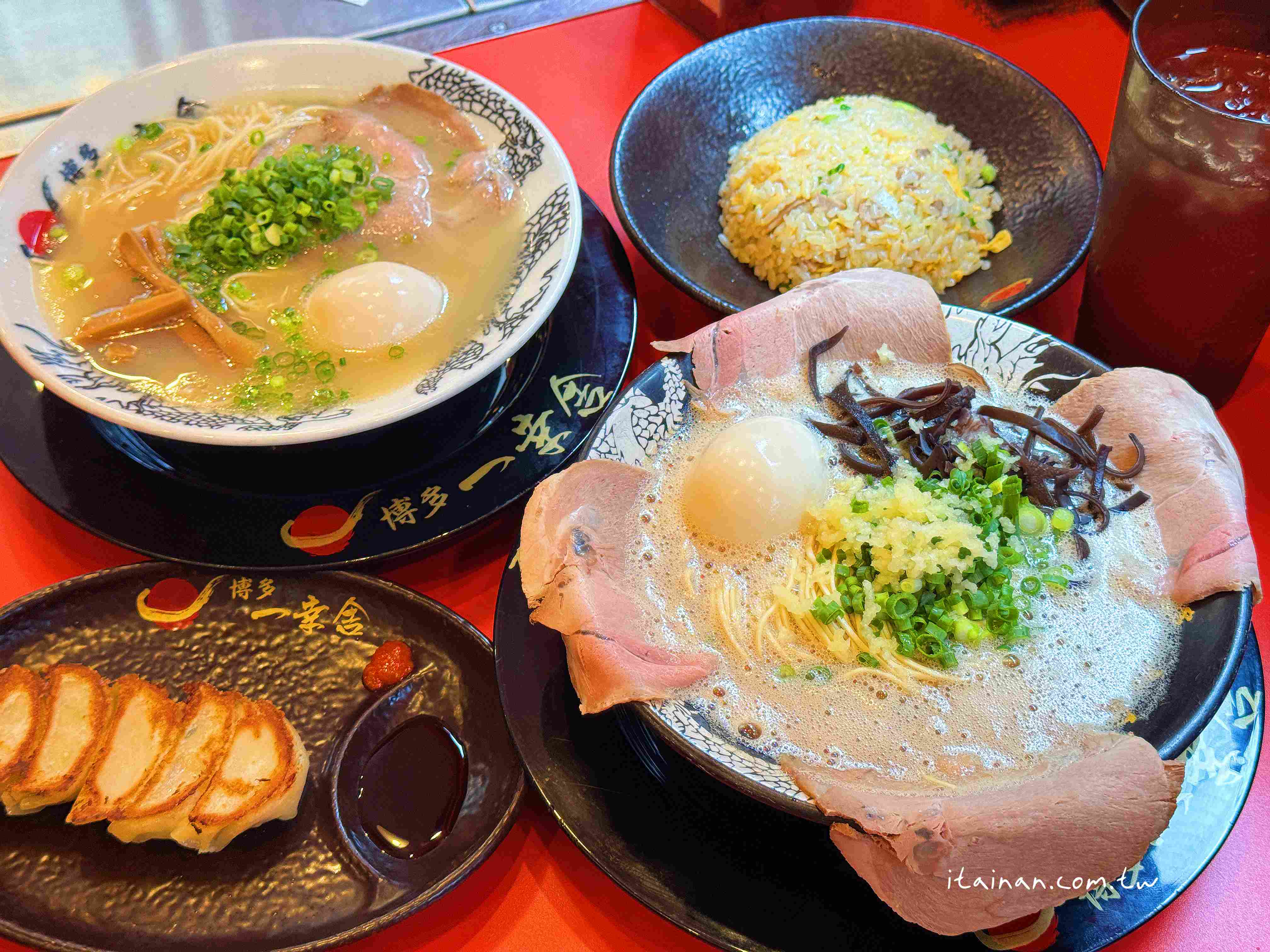 【福岡美食】還沒開門就排隊!濃郁又不膩，福岡人也愛的元祖泡系湯頭「博多一幸舍」博多本店