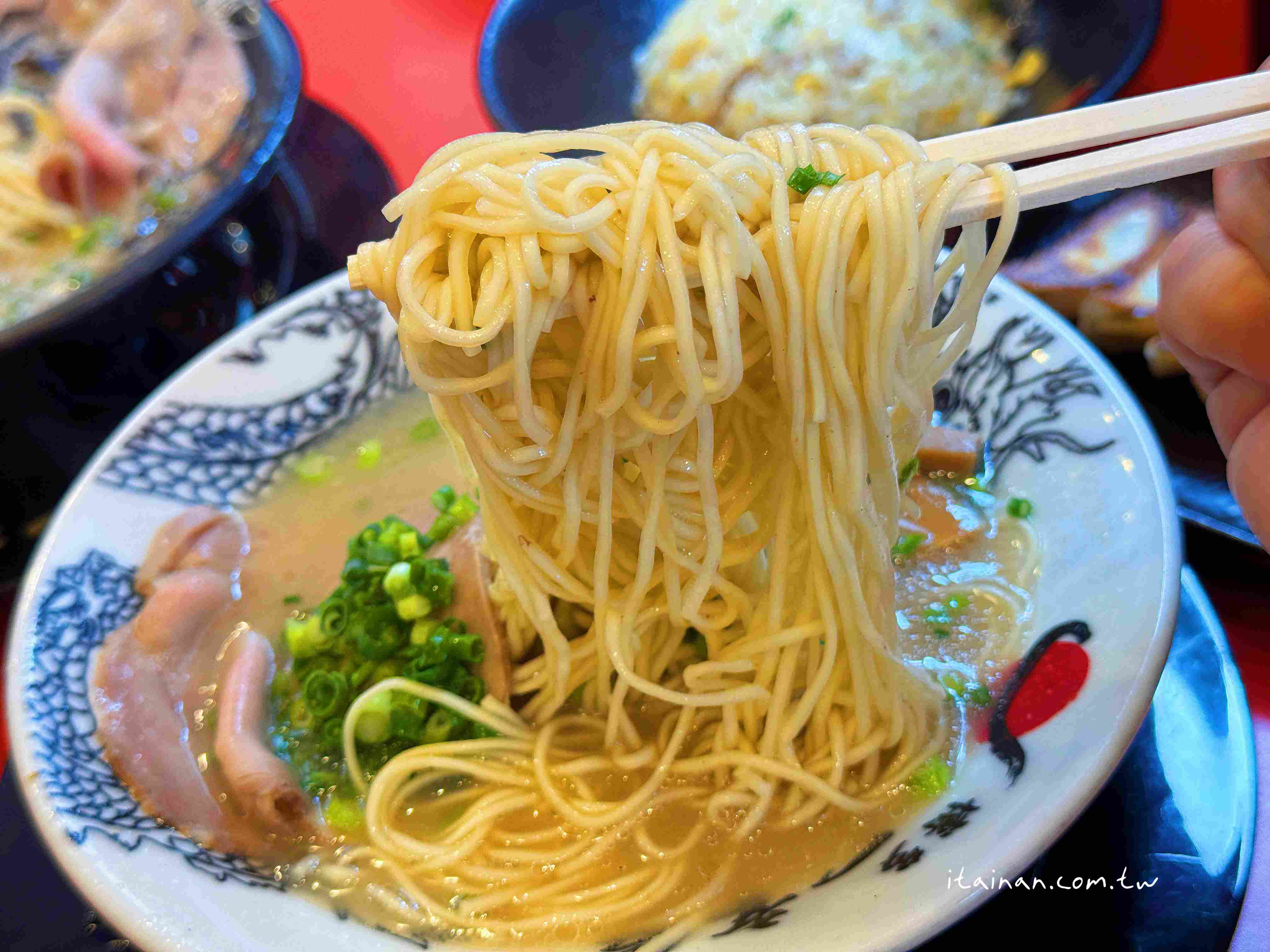【福岡美食】還沒開門就排隊!濃郁又不膩，福岡人也愛的元祖泡系湯頭「博多一幸舍」博多本店