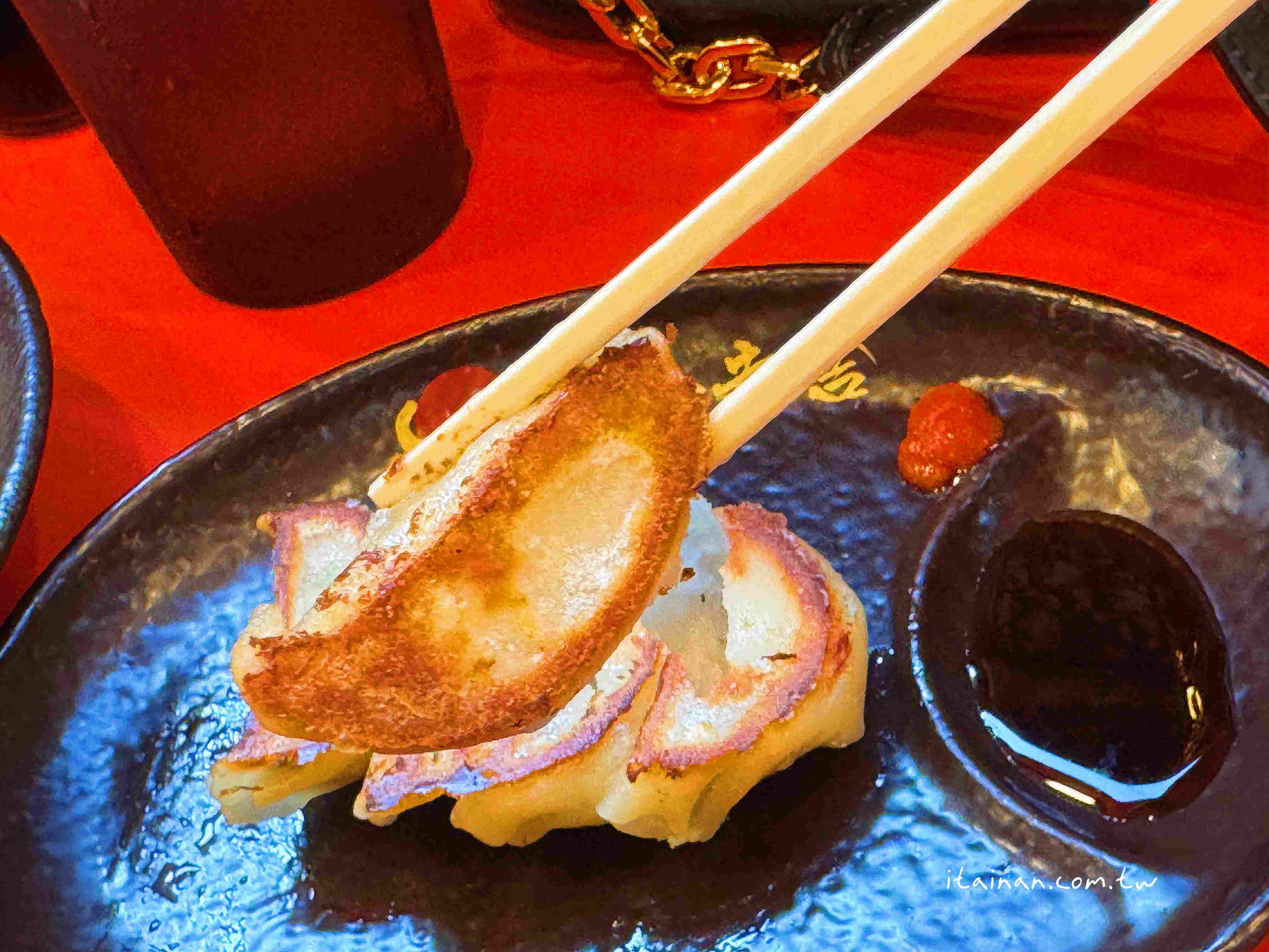 【福岡美食】還沒開門就排隊!濃郁又不膩，福岡人也愛的元祖泡系湯頭「博多一幸舍」博多本店