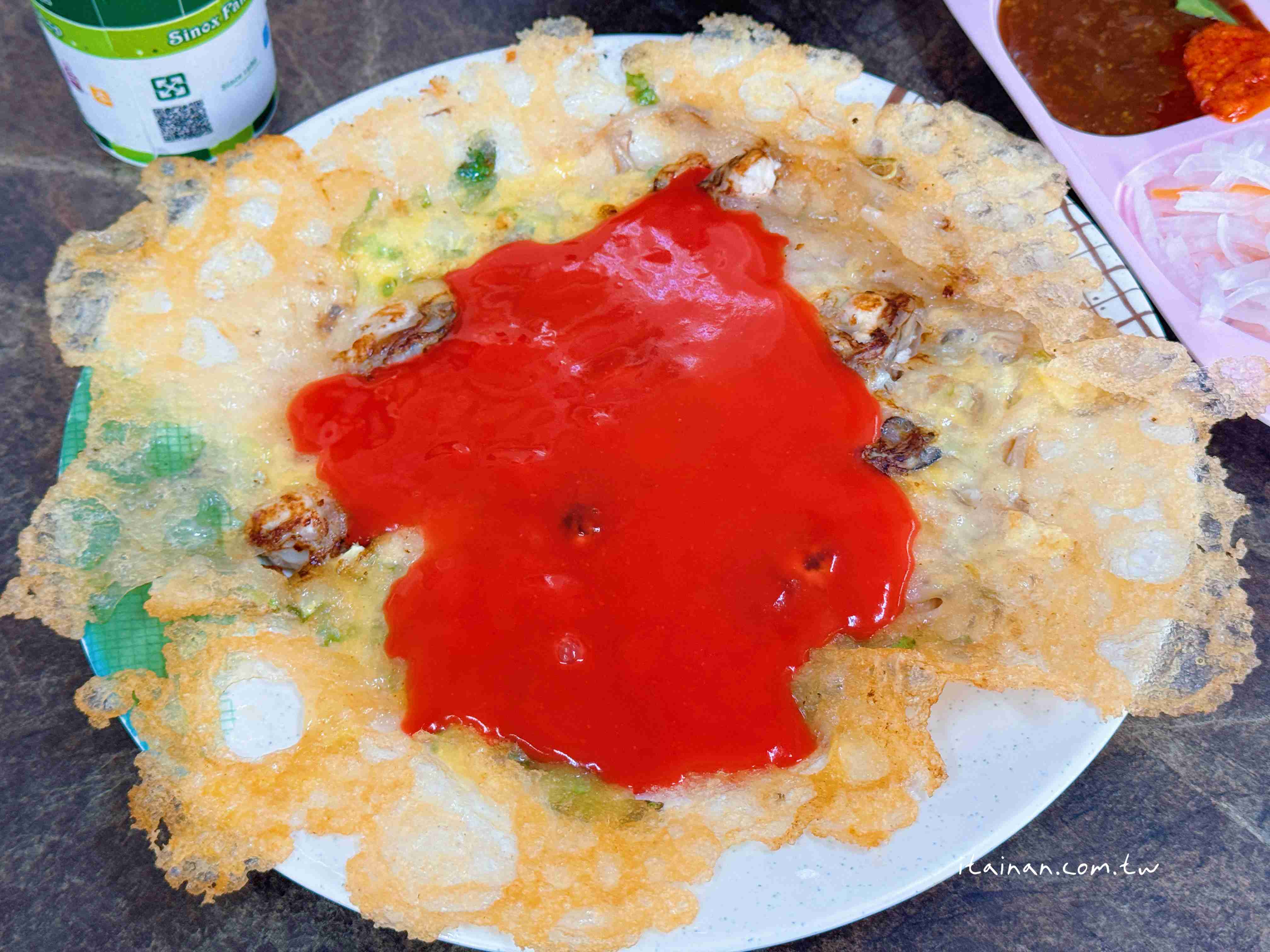 【台東美食】少見的蜂巢式酥皮臭豆腐！外酥內潤、吃過就愛上!豬血湯跟比臉大蚵仔煎也別錯過 「曾記脆皮臭豆腐」