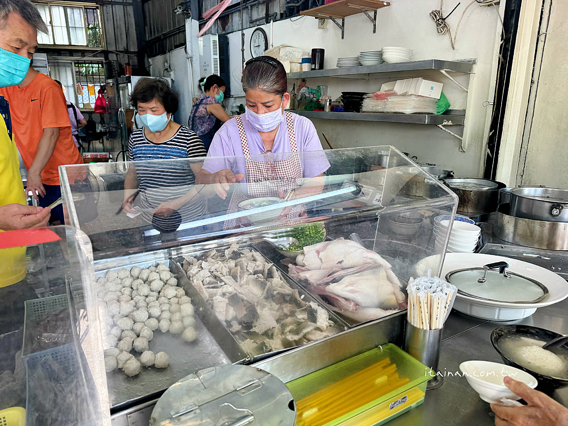 來台南就是要吃現流仔虱目魚！飄香近半世紀的米其林在地早餐「開元路無名虱目魚 ‧ 肉燥飯 」