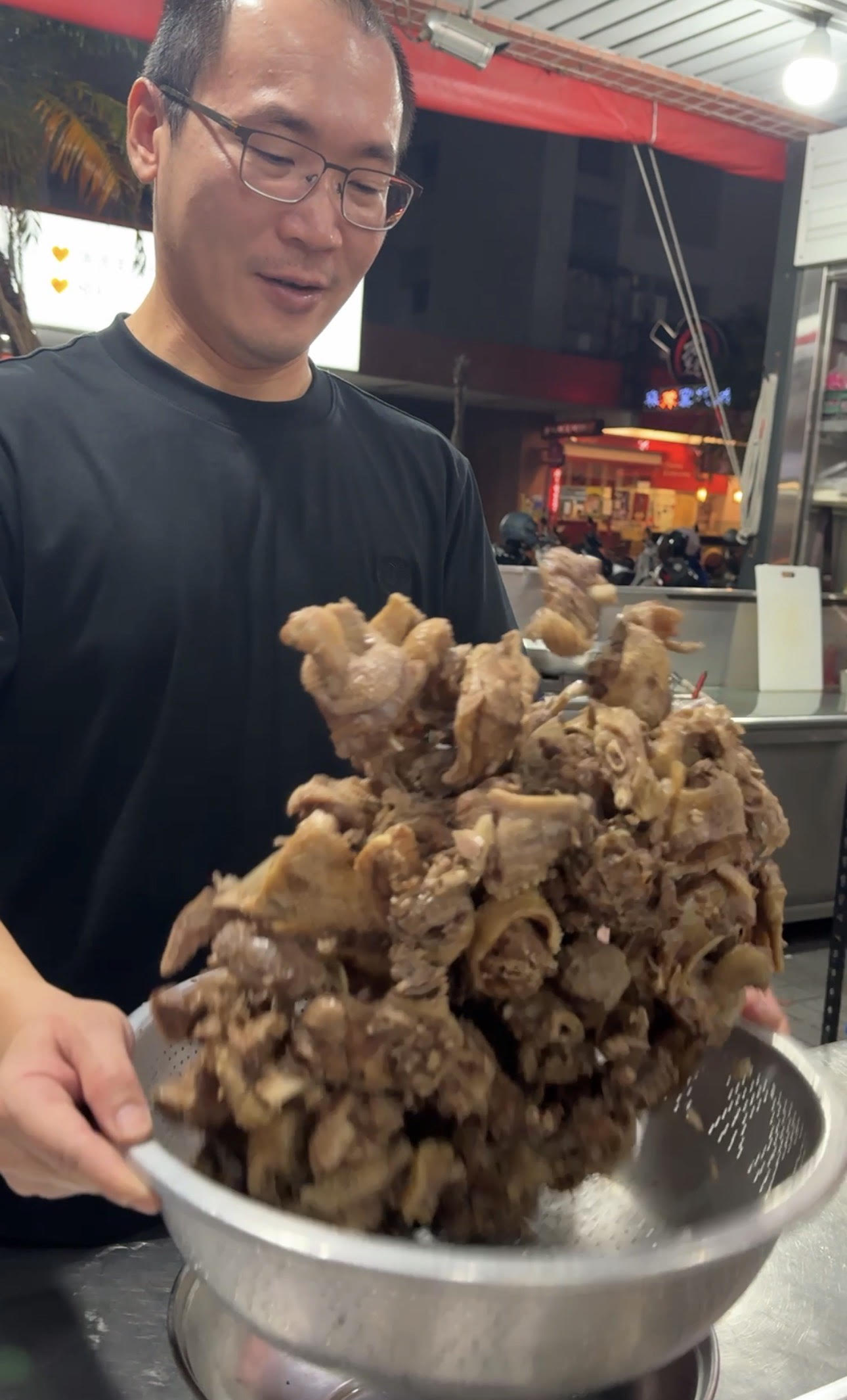 一鍋雙主角！薑母鴨遇上羊肉爐的超浮誇「禽獸鍋」登場！爆蛋紅蟳、鮑魚、扇貝、雞佛、栗子通通入鍋，澎湃的像過年「金帝元薑母鴨羊肉爐」｜台南薑母鴨羊肉爐推薦