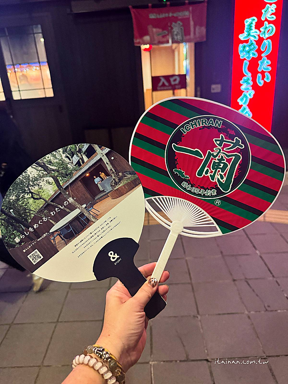 【福岡美食】24小時不打烊~拉麵控一生至少朝聖一次的一蘭發源地，每天晚上八點還有表演!「一蘭拉麵總本店」