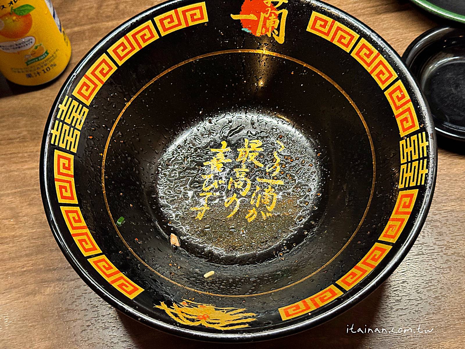 【福岡美食】24小時不打烊~拉麵控一生至少朝聖一次的一蘭發源地，每天晚上八點還有表演!「一蘭拉麵總本店」