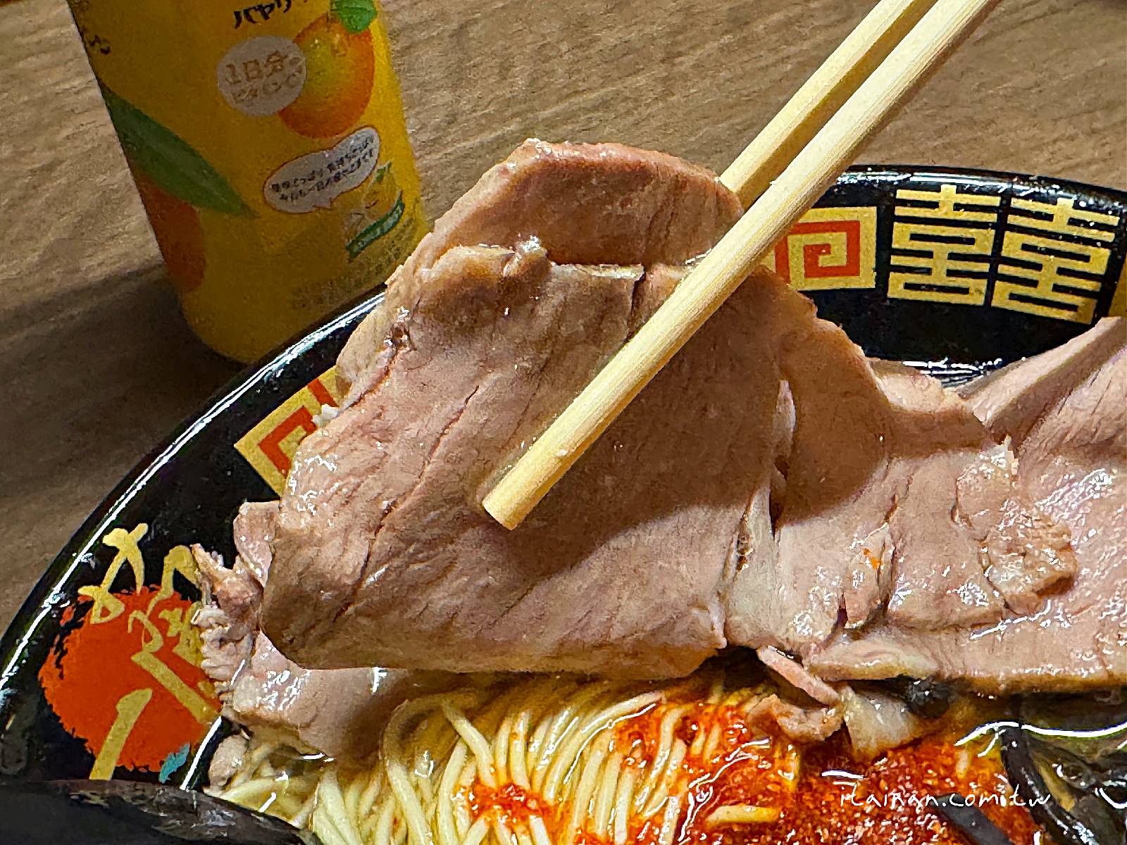 【福岡美食】24小時不打烊~拉麵控一生至少朝聖一次的一蘭發源地，每天晚上八點還有表演!「一蘭拉麵總本店」