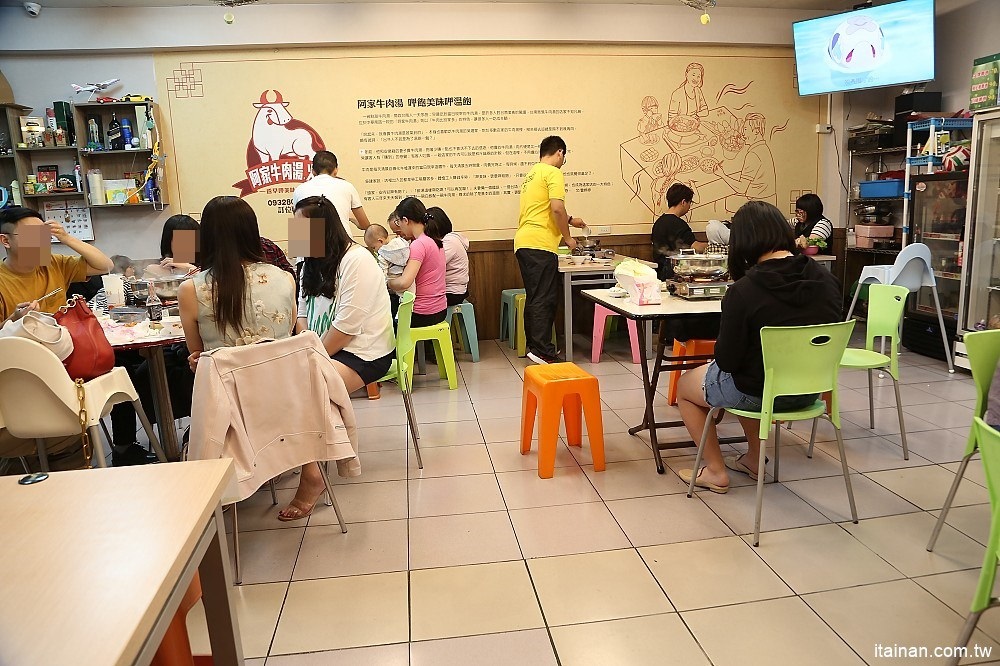 【台南牛肉爐推薦】一盤200超便宜~在地人都愛吃!還能吃到麻辣鴛鴦牛肉爐和免費牛大骨,有夠狂!台南南區「阿家牛肉湯&火鍋」 【台南牛肉爐推薦】一盤200超便宜~在地人都愛吃!還能吃到麻辣鴛鴦牛肉爐和免費牛大骨,有夠狂!台南南區「阿家牛肉湯&火鍋」