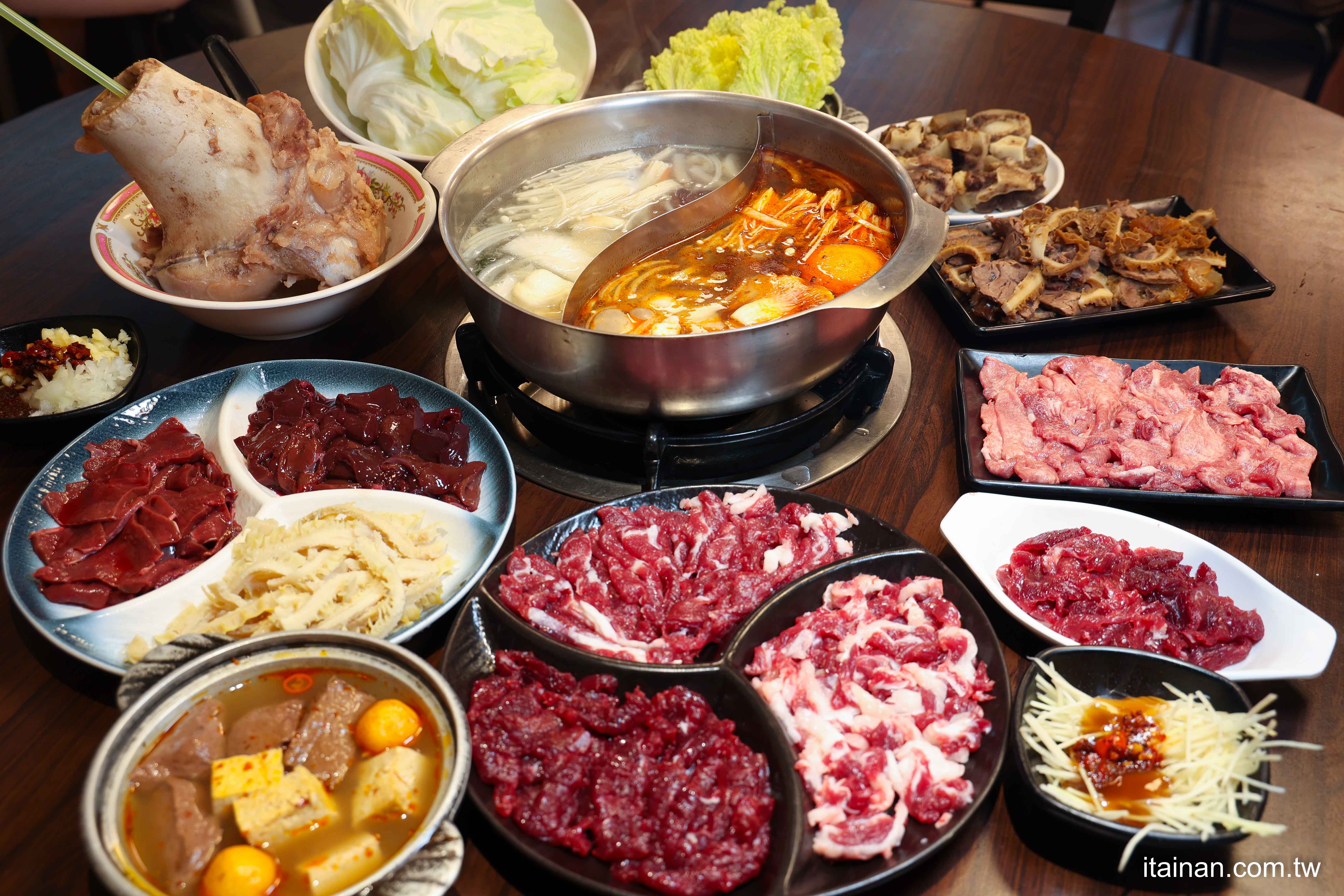 【台南牛肉爐推薦】一盤200超便宜~在地人都愛吃!還能吃到麻辣鴛鴦牛肉爐和免費牛大骨，有夠狂!台南南區「阿家牛肉湯＆火鍋」