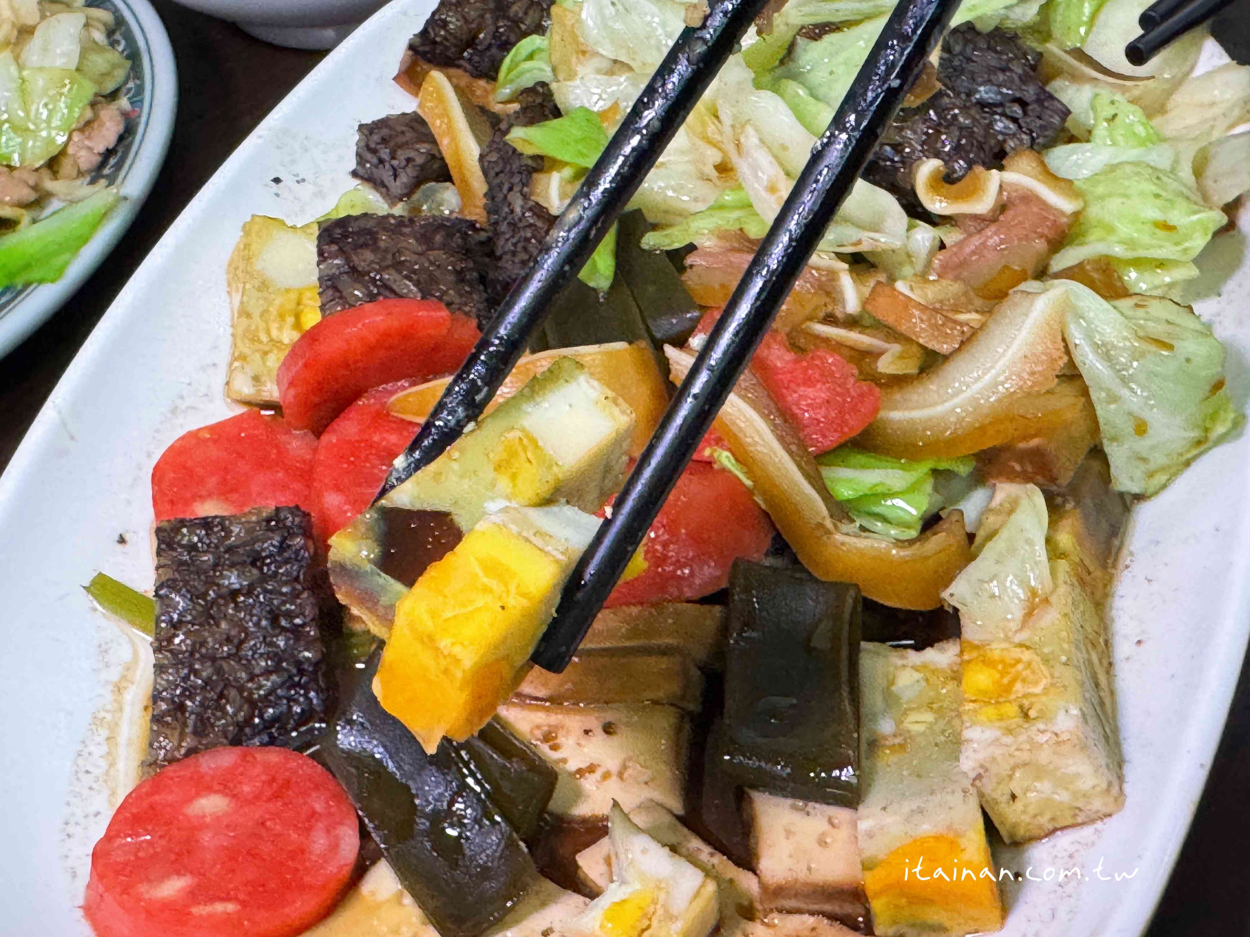 騎樓大鍋炒香氣四溢!手工陽春麵條炒出古早味,份量多到怕你吃不飽「劉哥麵店」 騎樓大鍋炒香氣四溢!手工陽春麵條炒出古早味,份量多到怕你吃不飽「劉哥麵店」