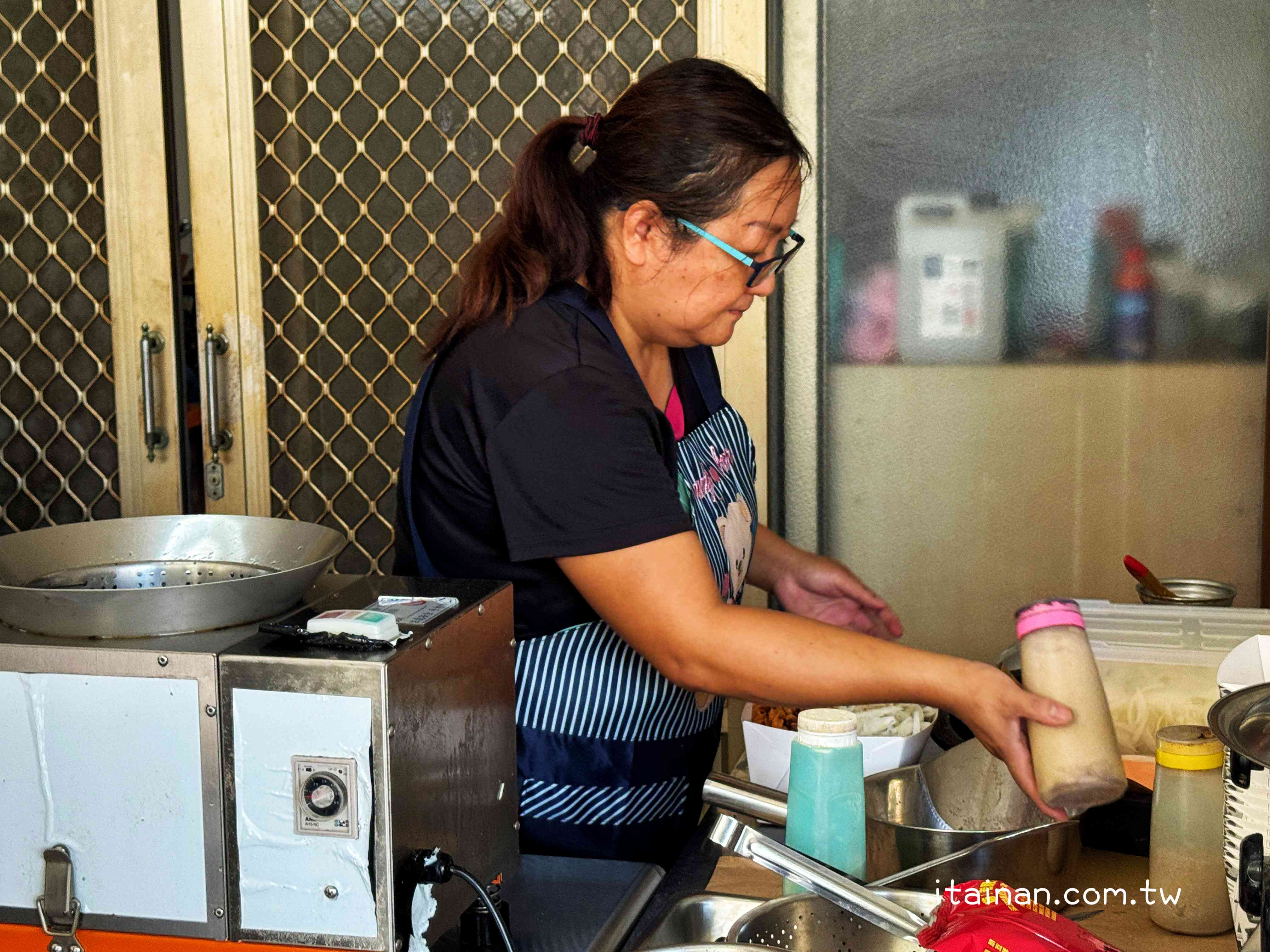 巷子內的隱藏版神奇烤鴨~一鴨三吃超滿足!還能加豆皮、米血一起炒,鹽酥鴨竟然加了可樂果!台南永康「好滋味烤鴨」 巷子內的隱藏版神奇烤鴨~一鴨三吃超滿足!還能加豆皮、米血一起炒,鹽酥鴨竟然加了可樂果!台南永康「好滋味烤鴨」