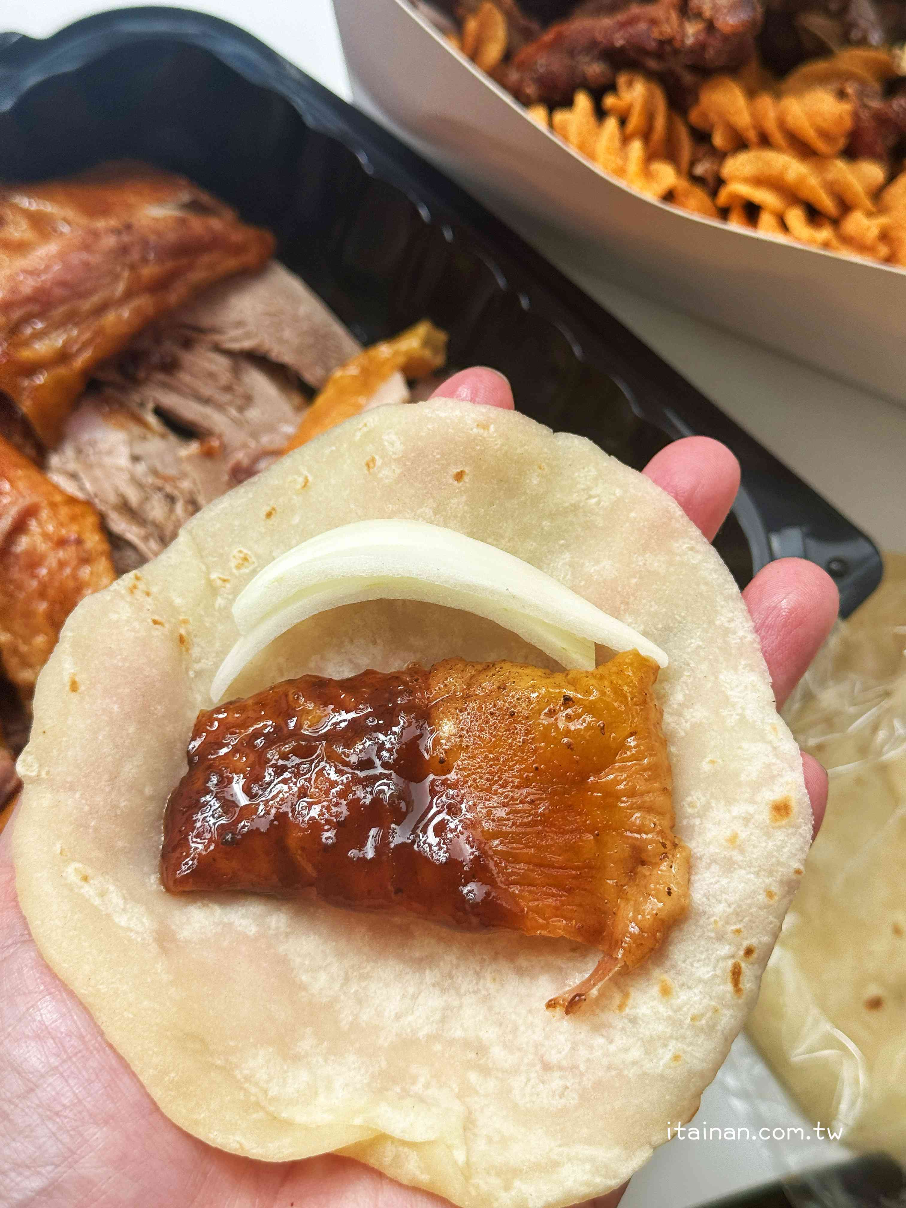 巷子內的隱藏版神奇烤鴨~一鴨三吃超滿足!還能加豆皮、米血一起炒,鹽酥鴨竟然加了可樂果!台南永康「好滋味烤鴨」 巷子內的隱藏版神奇烤鴨~一鴨三吃超滿足!還能加豆皮、米血一起炒,鹽酥鴨竟然加了可樂果!台南永康「好滋味烤鴨」