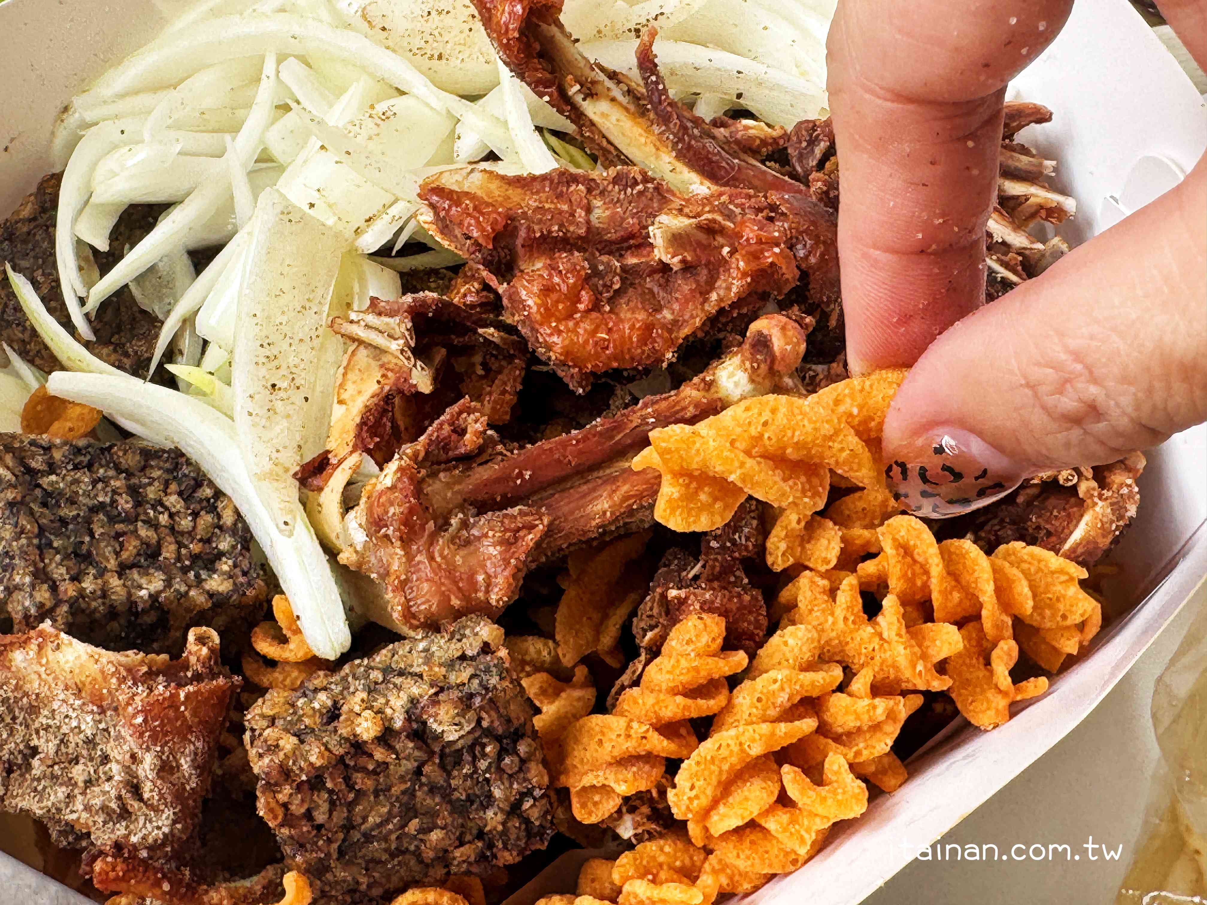 巷子內的隱藏版神奇烤鴨~一鴨三吃超滿足!還能加豆皮、米血一起炒,鹽酥鴨竟然加了可樂果!台南永康「好滋味烤鴨」 巷子內的隱藏版神奇烤鴨~一鴨三吃超滿足!還能加豆皮、米血一起炒,鹽酥鴨竟然加了可樂果!台南永康「好滋味烤鴨」