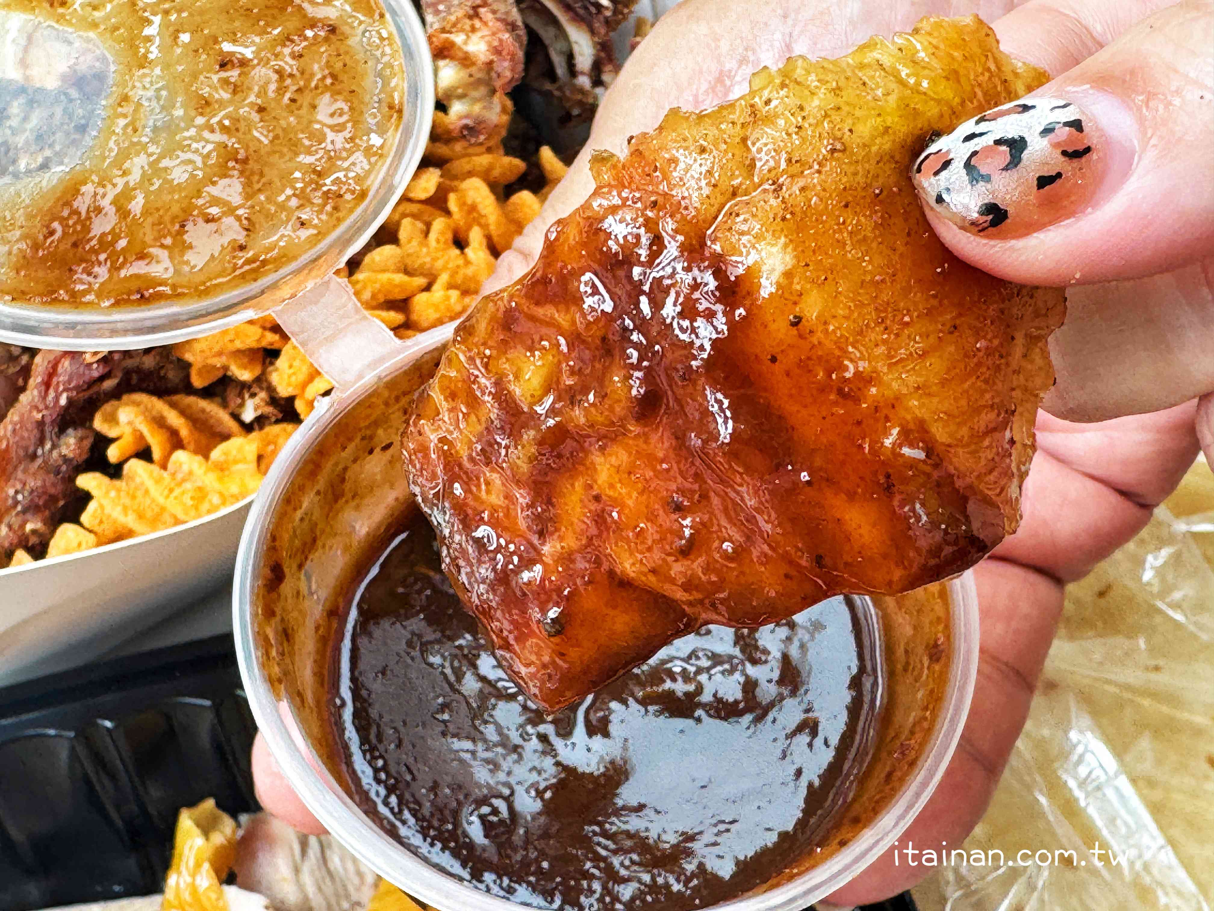 巷子內的隱藏版神奇烤鴨~一鴨三吃超滿足！還能加豆皮、米血一起炒，鹽酥鴨竟然加了可樂果！台南永康「好滋味烤鴨」