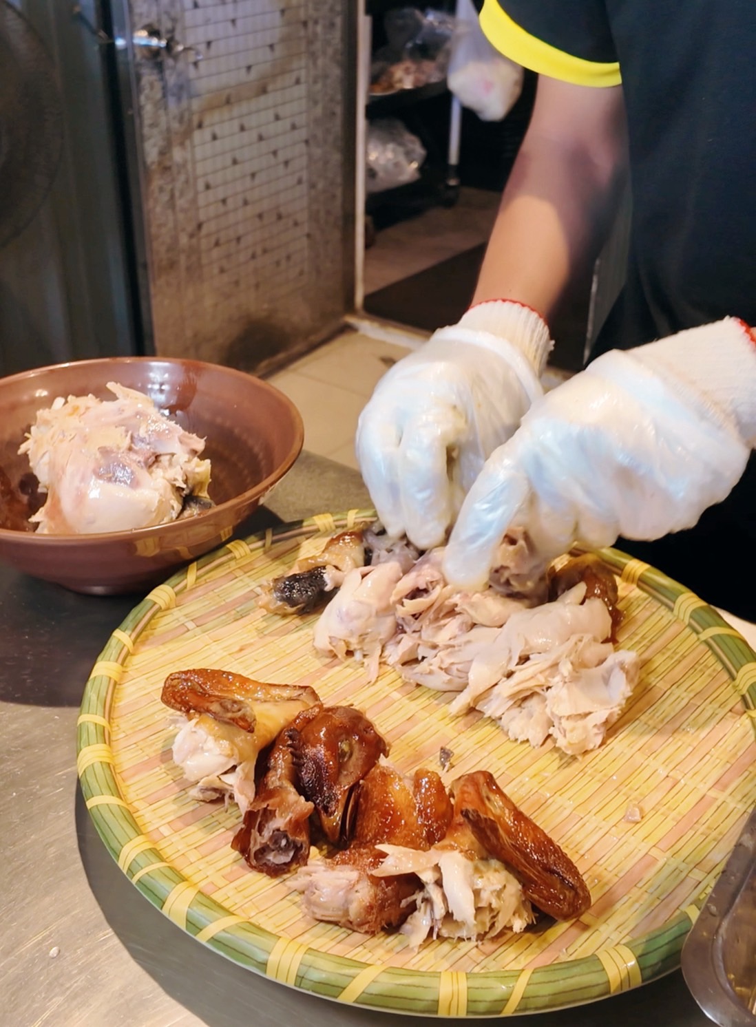 嘉義必吃人氣甕烤雞~生意好到遊覽車都包車來吃!爆汁甕烤雞、砂鍋魚頭、茶油煎雞通通不能錯過!「蔡大頭甕烤雞」嘉義美食 嘉義必吃人氣甕烤雞~生意好到遊覽車都包車來吃!爆汁甕烤雞、砂鍋魚頭、茶油煎雞通通不能錯過!「蔡大頭甕烤雞」嘉義美食