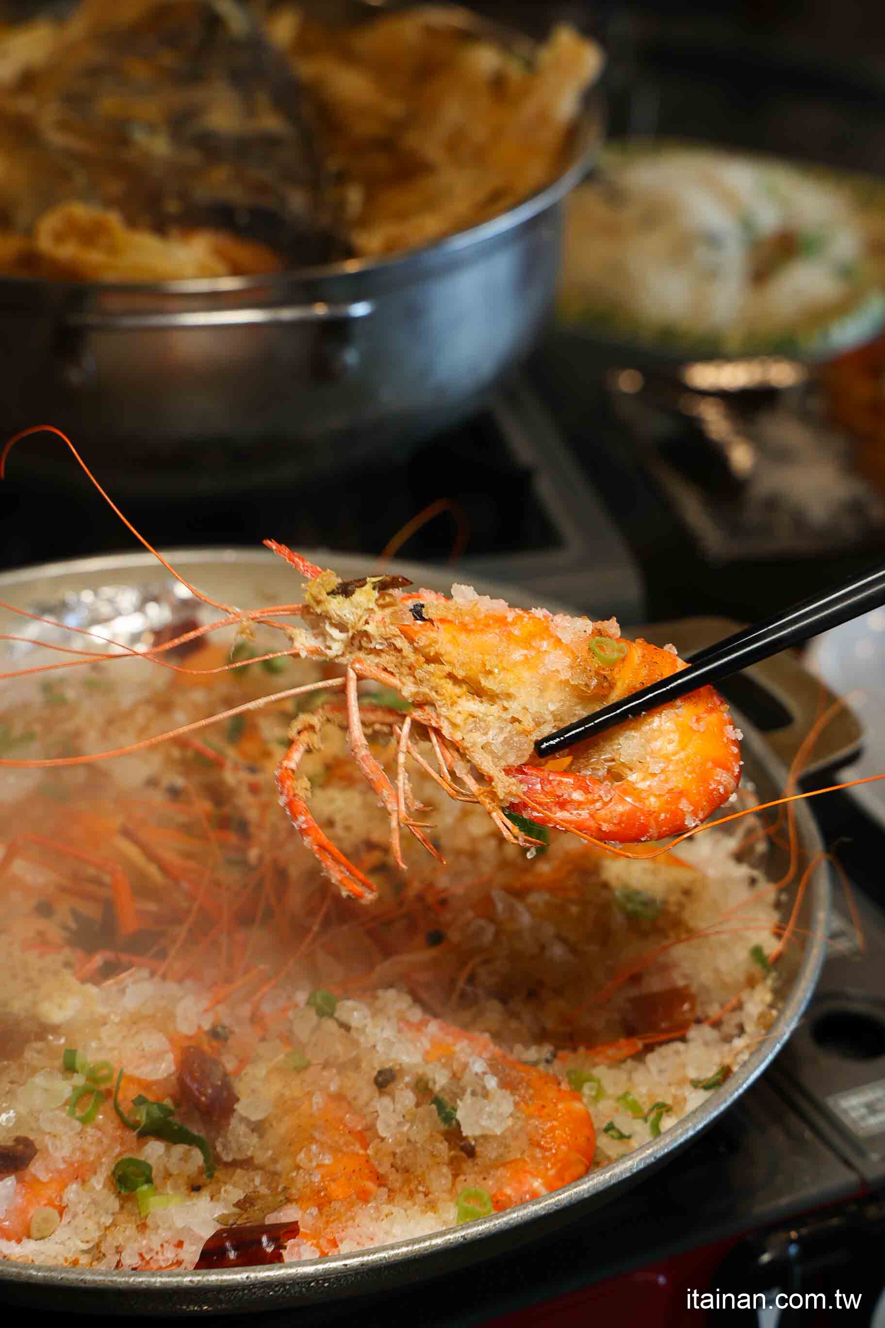 嘉義必吃人氣甕烤雞~生意好到遊覽車都包車來吃!爆汁甕烤雞、砂鍋魚頭、茶油煎雞通通不能錯過!「蔡大頭甕烤雞」嘉義美食 嘉義必吃人氣甕烤雞~生意好到遊覽車都包車來吃!爆汁甕烤雞、砂鍋魚頭、茶油煎雞通通不能錯過!「蔡大頭甕烤雞」嘉義美食