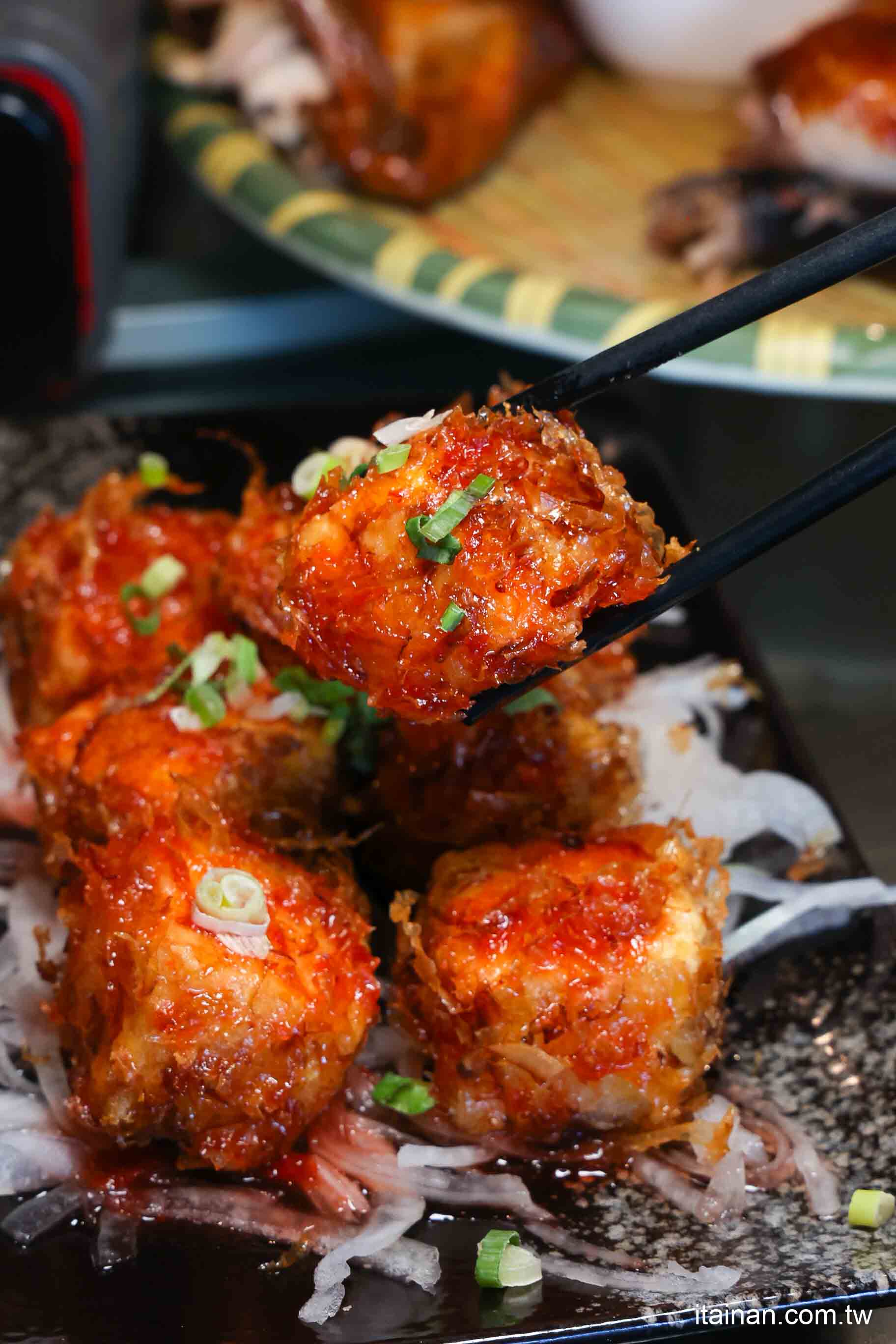 嘉義必吃人氣甕烤雞~生意好到遊覽車都包車來吃!爆汁甕烤雞、砂鍋魚頭、茶油煎雞通通不能錯過!「蔡大頭甕烤雞」嘉義美食 嘉義必吃人氣甕烤雞~生意好到遊覽車都包車來吃!爆汁甕烤雞、砂鍋魚頭、茶油煎雞通通不能錯過!「蔡大頭甕烤雞」嘉義美食