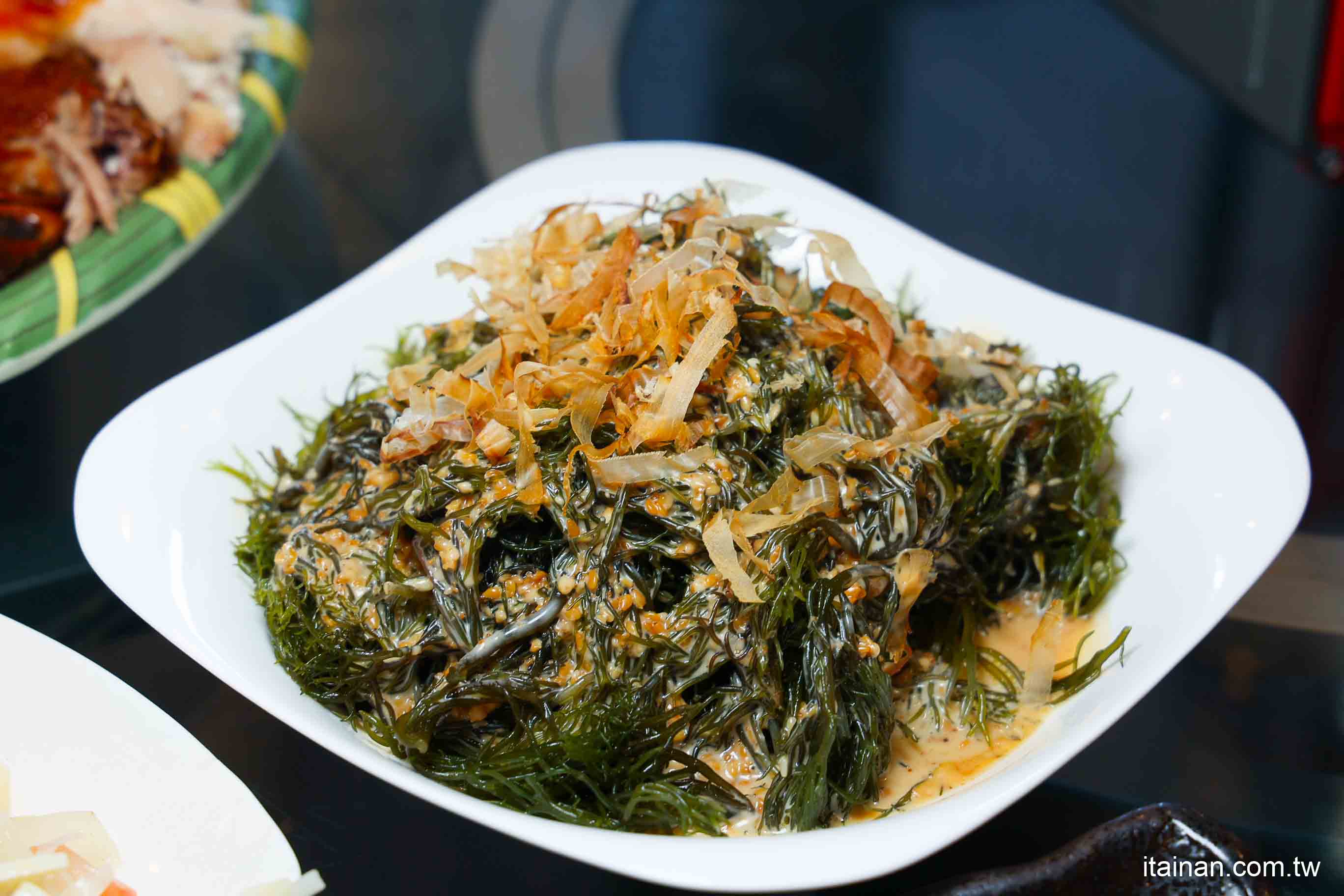 嘉義必吃人氣甕烤雞~生意好到遊覽車都包車來吃!爆汁甕烤雞、砂鍋魚頭、茶油煎雞通通不能錯過!「蔡大頭甕烤雞」嘉義美食 嘉義必吃人氣甕烤雞~生意好到遊覽車都包車來吃!爆汁甕烤雞、砂鍋魚頭、茶油煎雞通通不能錯過!「蔡大頭甕烤雞」嘉義美食