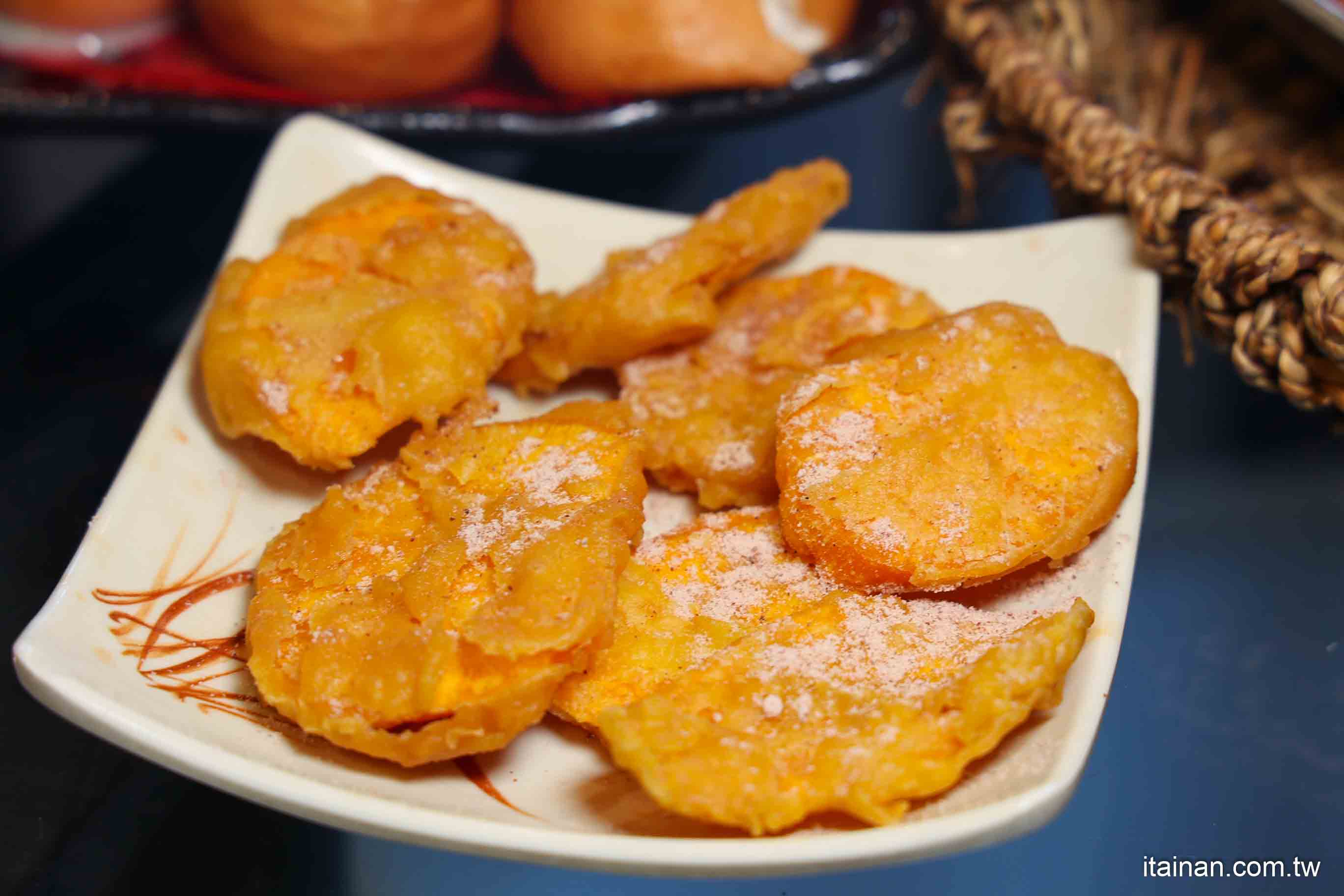 嘉義必吃人氣甕烤雞~生意好到遊覽車都包車來吃!爆汁甕烤雞、砂鍋魚頭、茶油煎雞通通不能錯過!「蔡大頭甕烤雞」嘉義美食 嘉義必吃人氣甕烤雞~生意好到遊覽車都包車來吃!爆汁甕烤雞、砂鍋魚頭、茶油煎雞通通不能錯過!「蔡大頭甕烤雞」嘉義美食