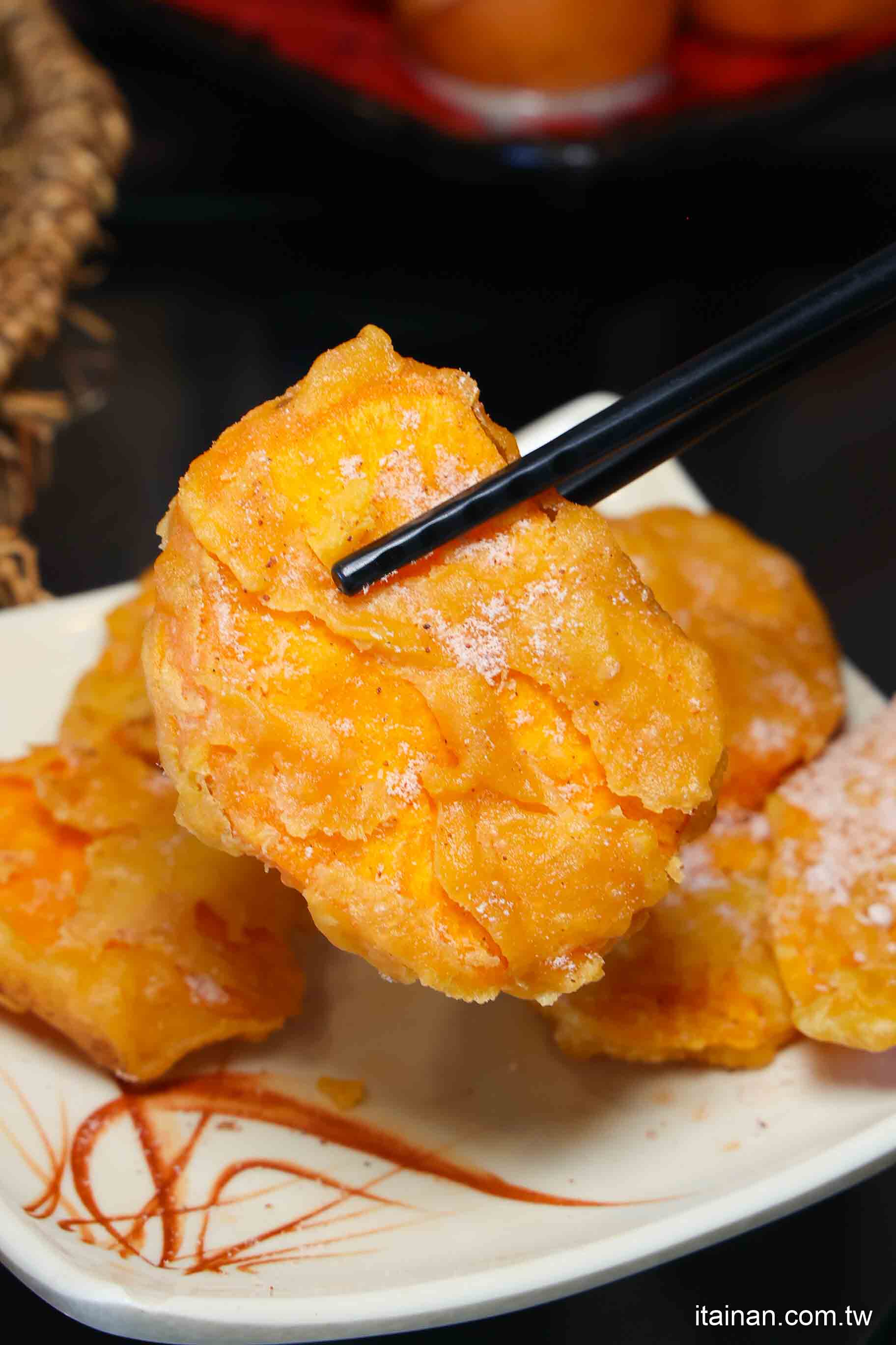 嘉義必吃人氣甕烤雞~生意好到遊覽車都包車來吃!爆汁甕烤雞、砂鍋魚頭、茶油煎雞通通不能錯過!「蔡大頭甕烤雞」嘉義美食 嘉義必吃人氣甕烤雞~生意好到遊覽車都包車來吃!爆汁甕烤雞、砂鍋魚頭、茶油煎雞通通不能錯過!「蔡大頭甕烤雞」嘉義美食