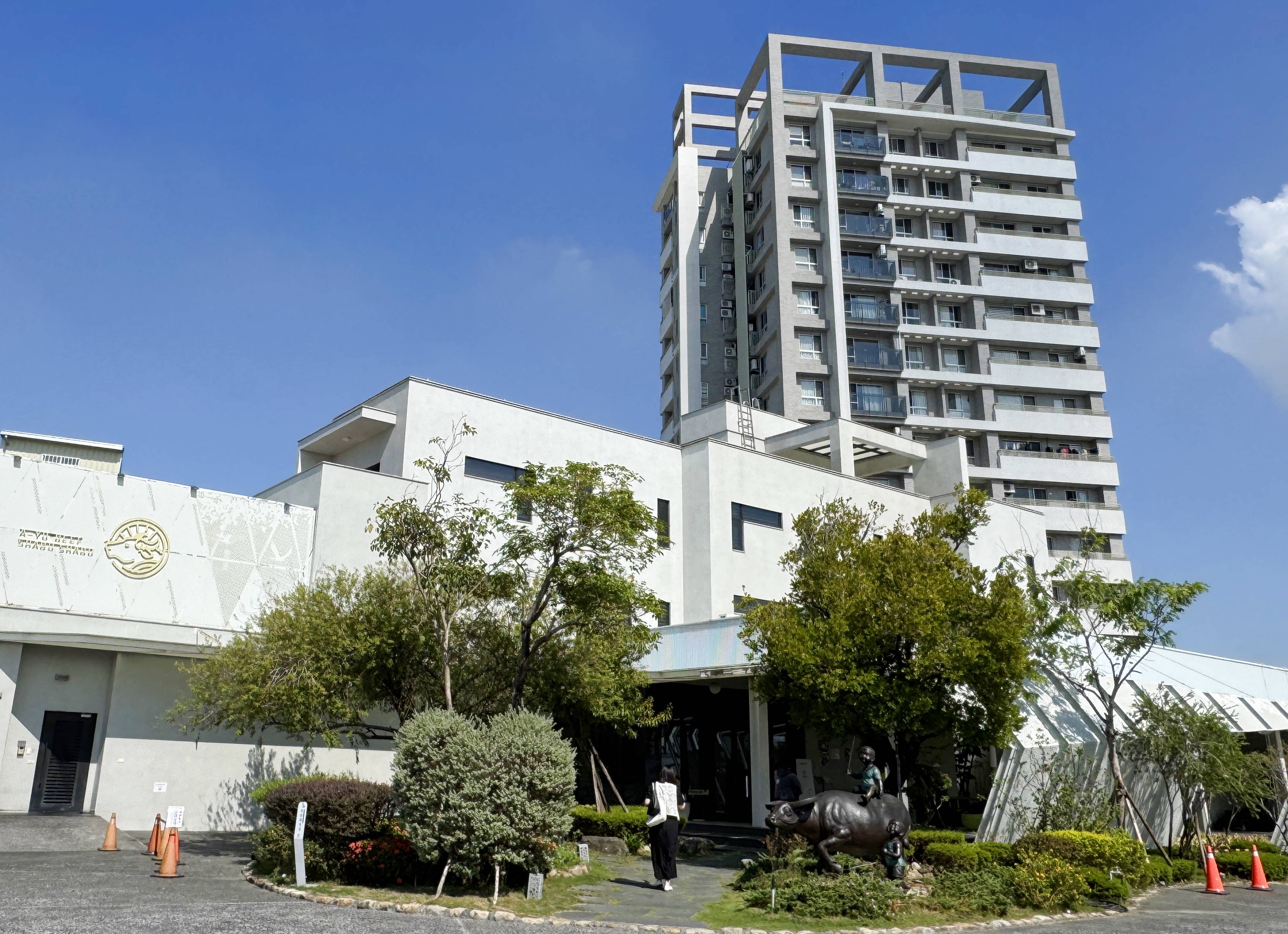 【台南牛肉火鍋】2025米其林推薦 ~台南溫體牛傳奇老店「阿裕牛肉涮涮鍋崑崙店」肉鮮湯好的神級美味｜肉燥飯免費吃