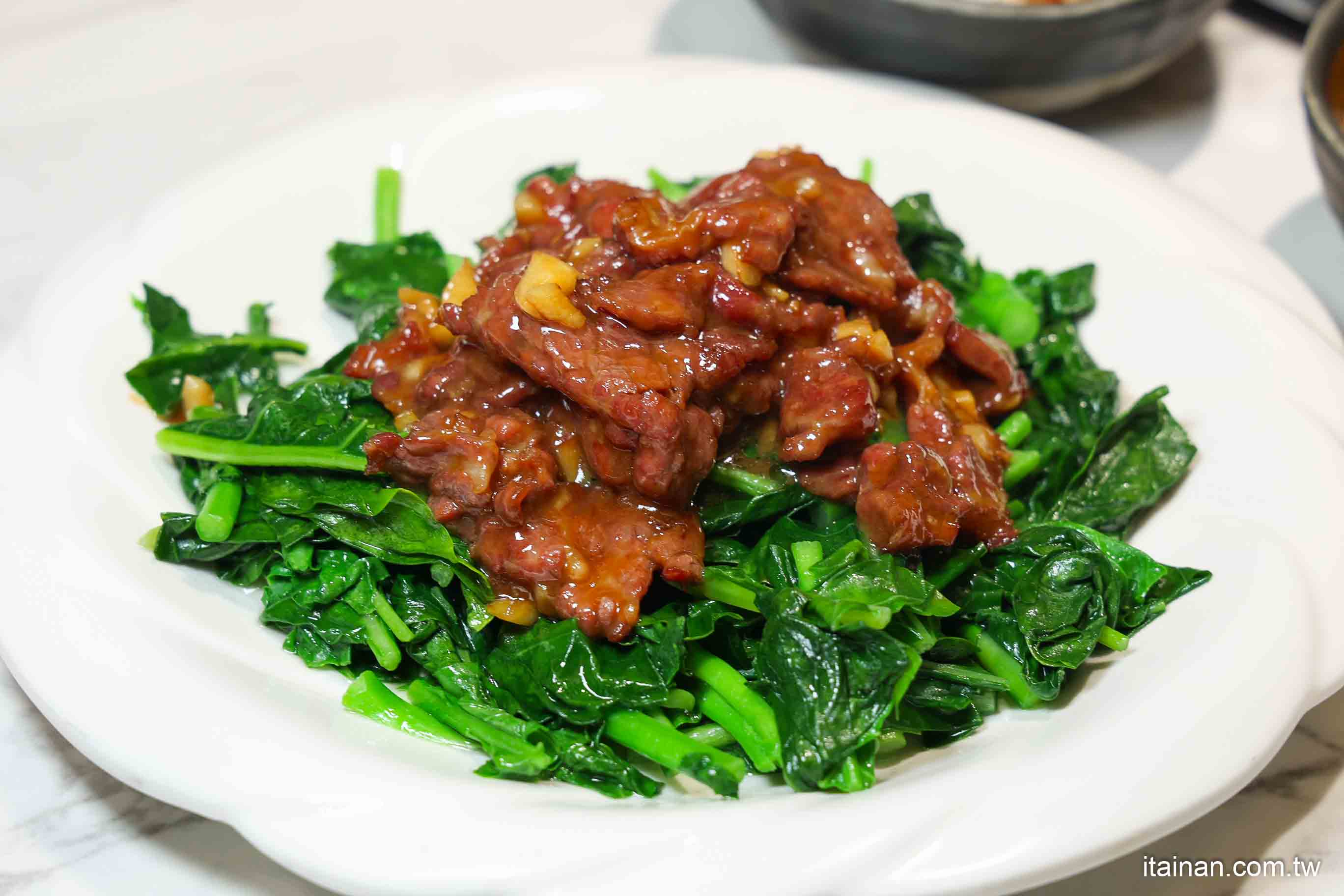 【台南牛肉火鍋】2025米其林推薦 ~台南溫體牛傳奇老店「阿裕牛肉涮涮鍋崑崙店」肉鮮湯好的神級美味｜肉燥飯免費吃