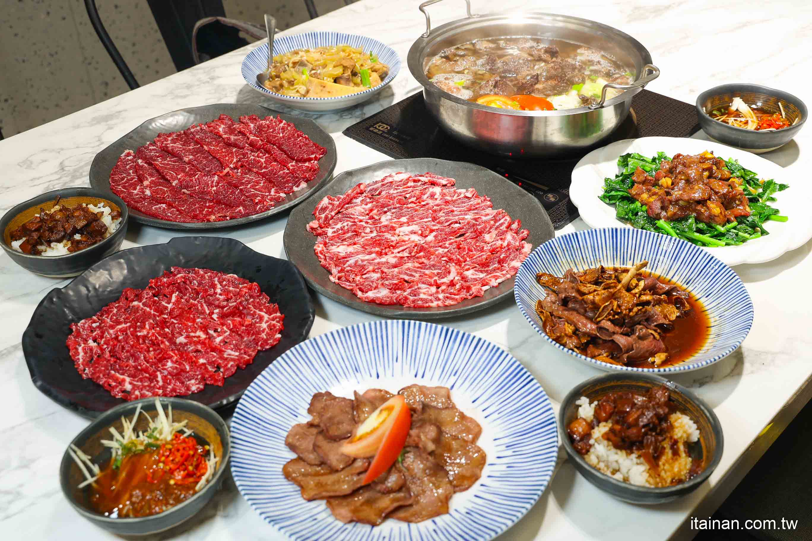 【台南牛肉火鍋】2025米其林推薦 ~台南溫體牛傳奇老店「阿裕牛肉涮涮鍋崑崙店」肉鮮湯好的神級美味｜肉燥飯免費吃