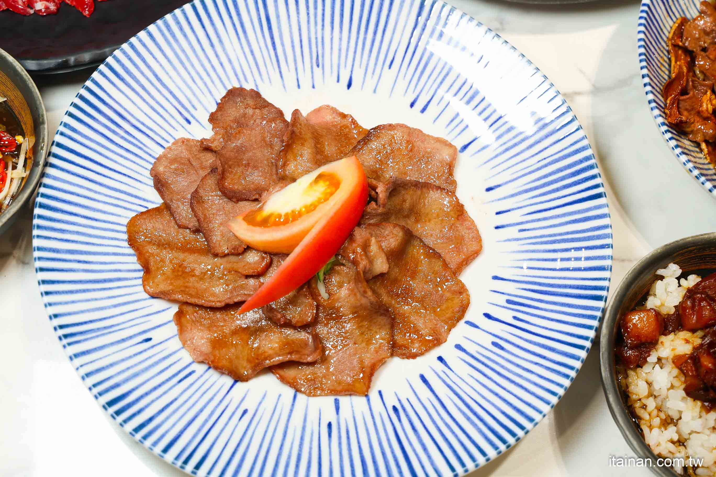 【台南牛肉火鍋】2025米其林推薦 ~台南溫體牛傳奇老店「阿裕牛肉涮涮鍋崑崙店」肉鮮湯好的神級美味｜肉燥飯免費吃