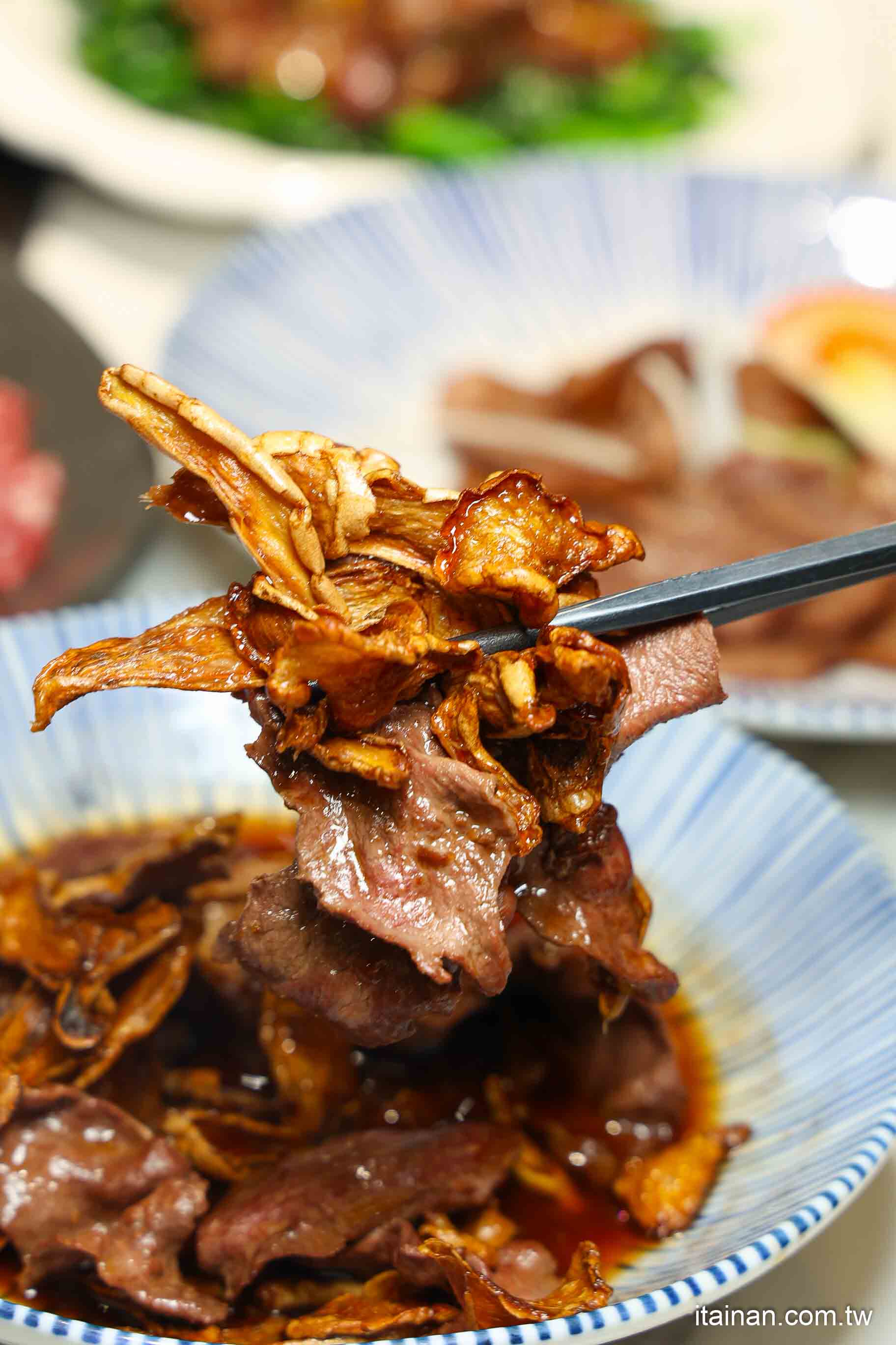 【台南牛肉火鍋】2025米其林推薦 ~台南溫體牛傳奇老店「阿裕牛肉涮涮鍋崑崙店」肉鮮湯好的神級美味｜肉燥飯免費吃