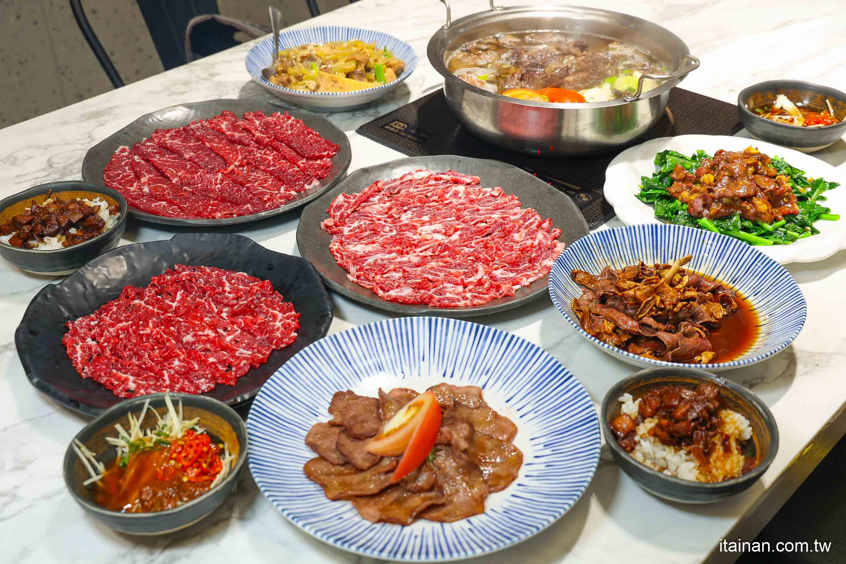 【台南牛肉火鍋】2025米其林推薦 ~台南溫體牛傳奇老店「阿裕牛肉涮涮鍋崑崙店」肉鮮湯好的神級美味｜肉燥飯免費吃