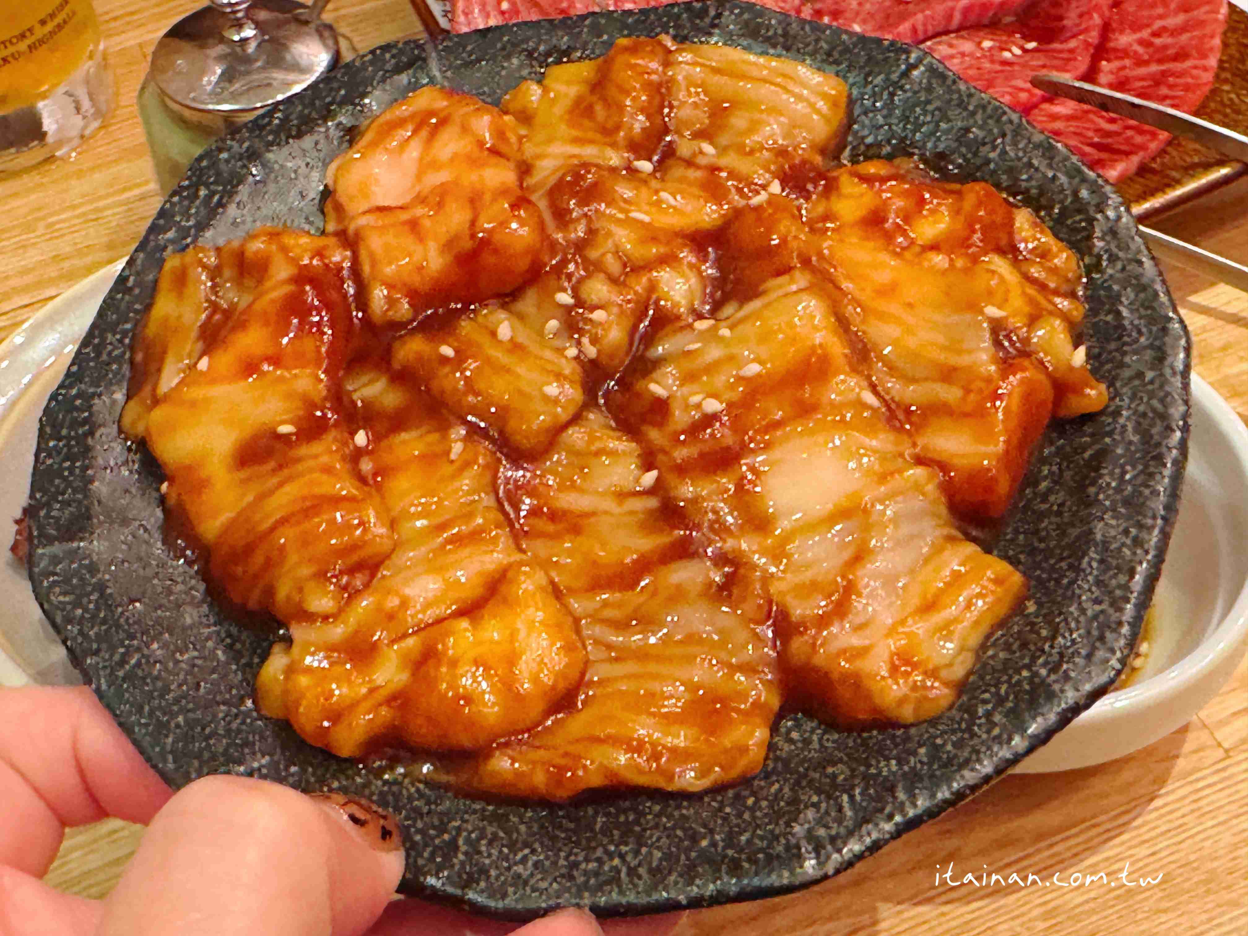 【福岡美食】福岡超人氣炭火和牛燒肉!不訂位吃不到~花形厚切牛舌必吃「炭火焼肉バル AGITO HIRAO」