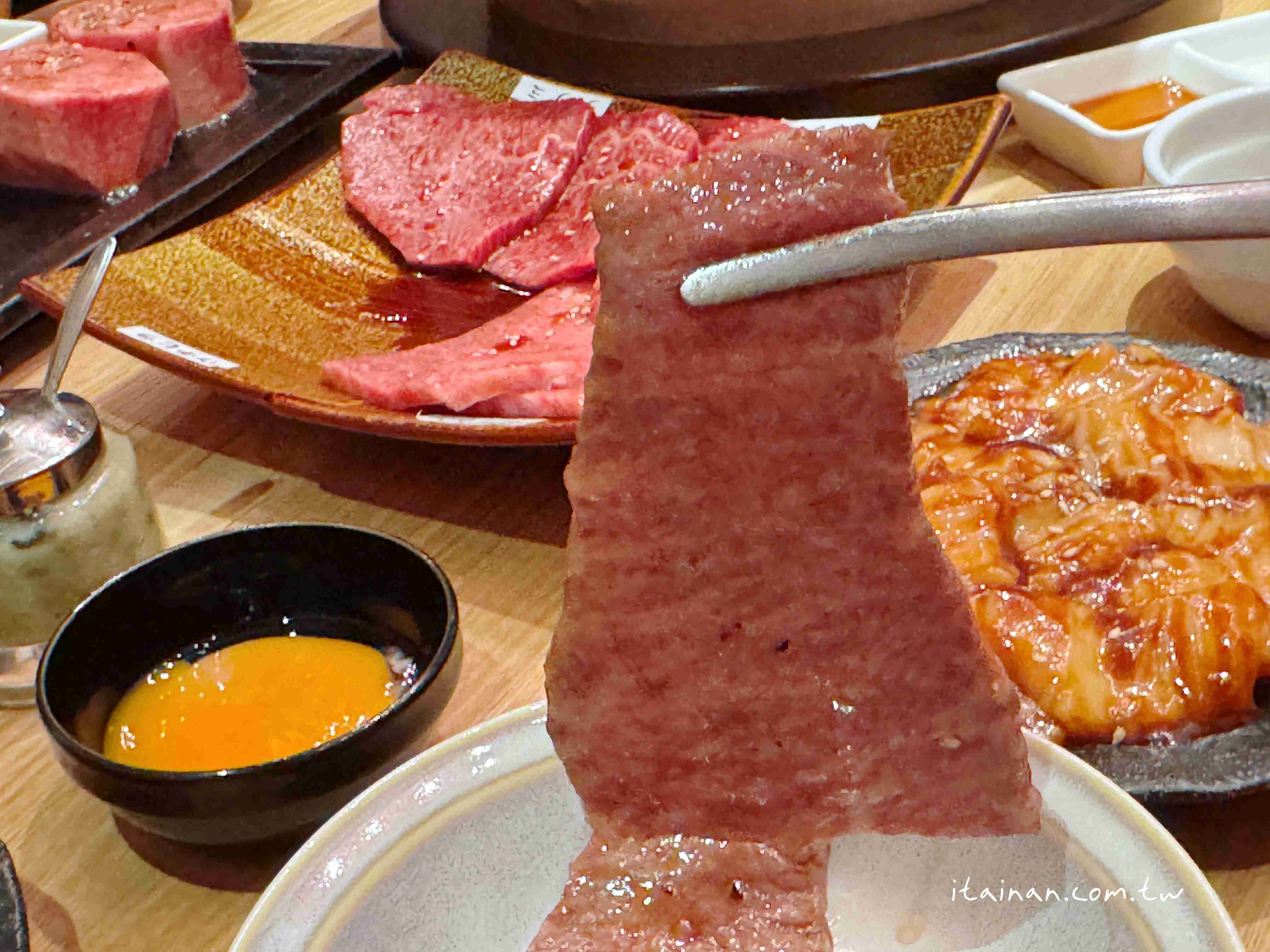 【福岡美食】福岡超人氣炭火和牛燒肉!不訂位吃不到~花形厚切牛舌必吃「炭火焼肉バル AGITO HIRAO」