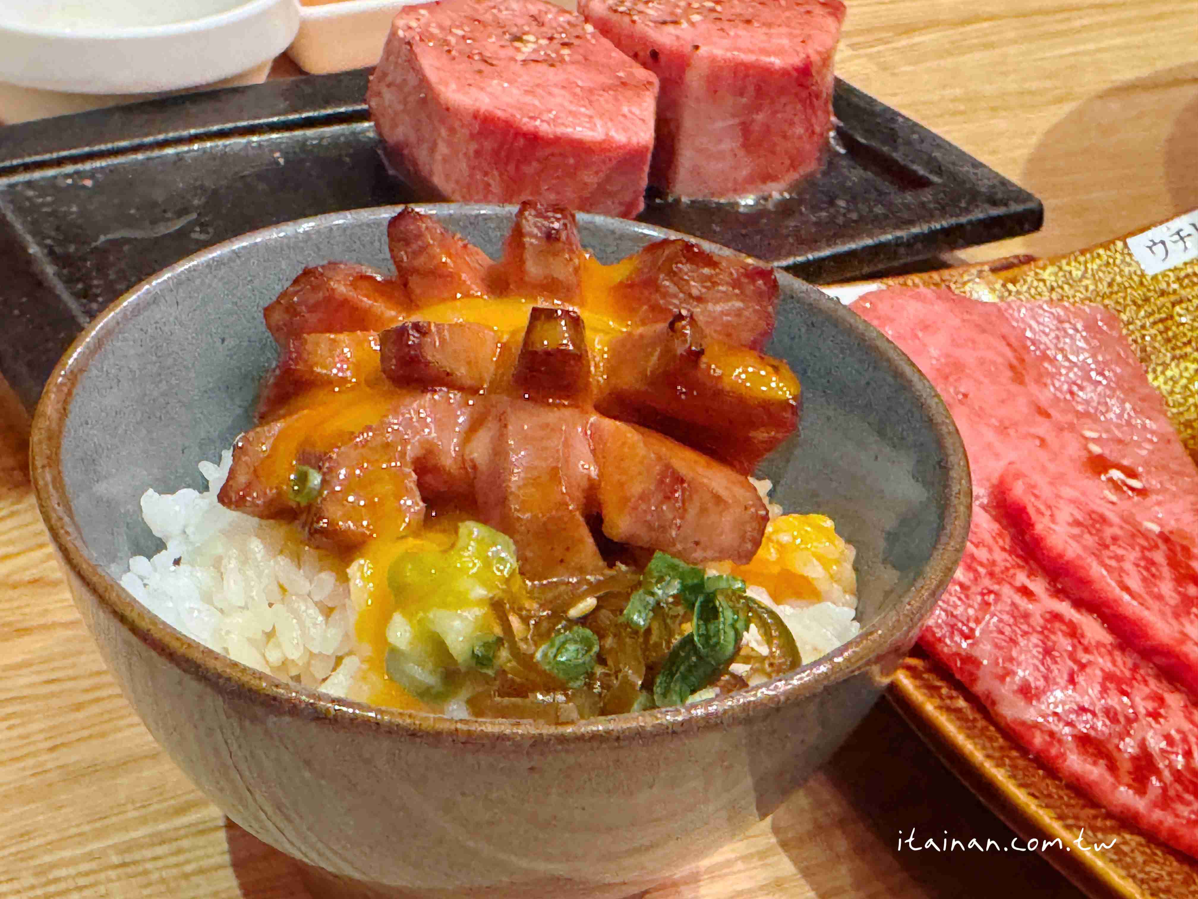 【福岡美食】福岡超人氣炭火和牛燒肉!不訂位吃不到~花形厚切牛舌必吃「炭火焼肉バル AGITO HIRAO」