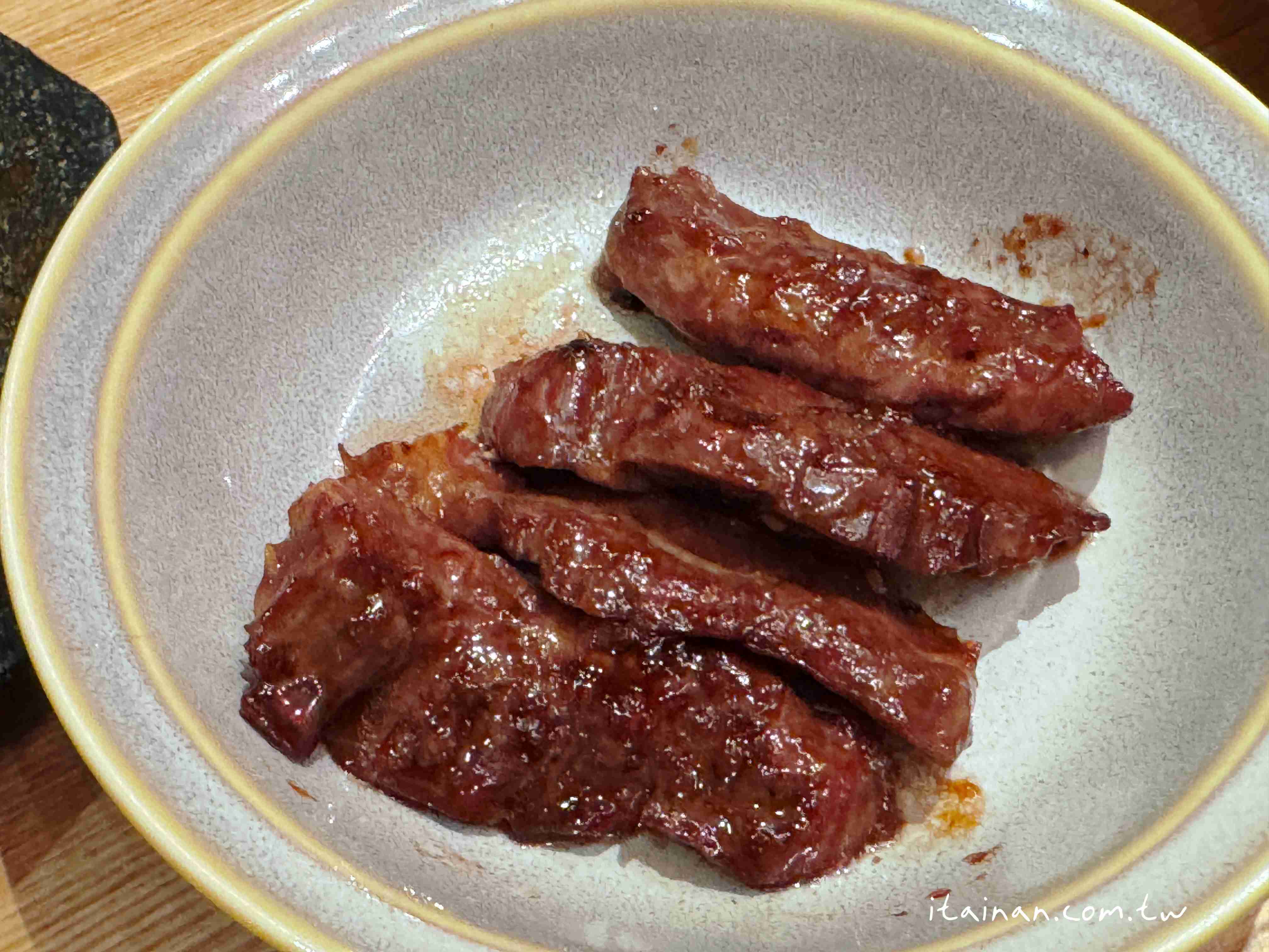 【福岡美食】福岡超人氣炭火和牛燒肉!不訂位吃不到~花形厚切牛舌必吃「炭火焼肉バル AGITO HIRAO」