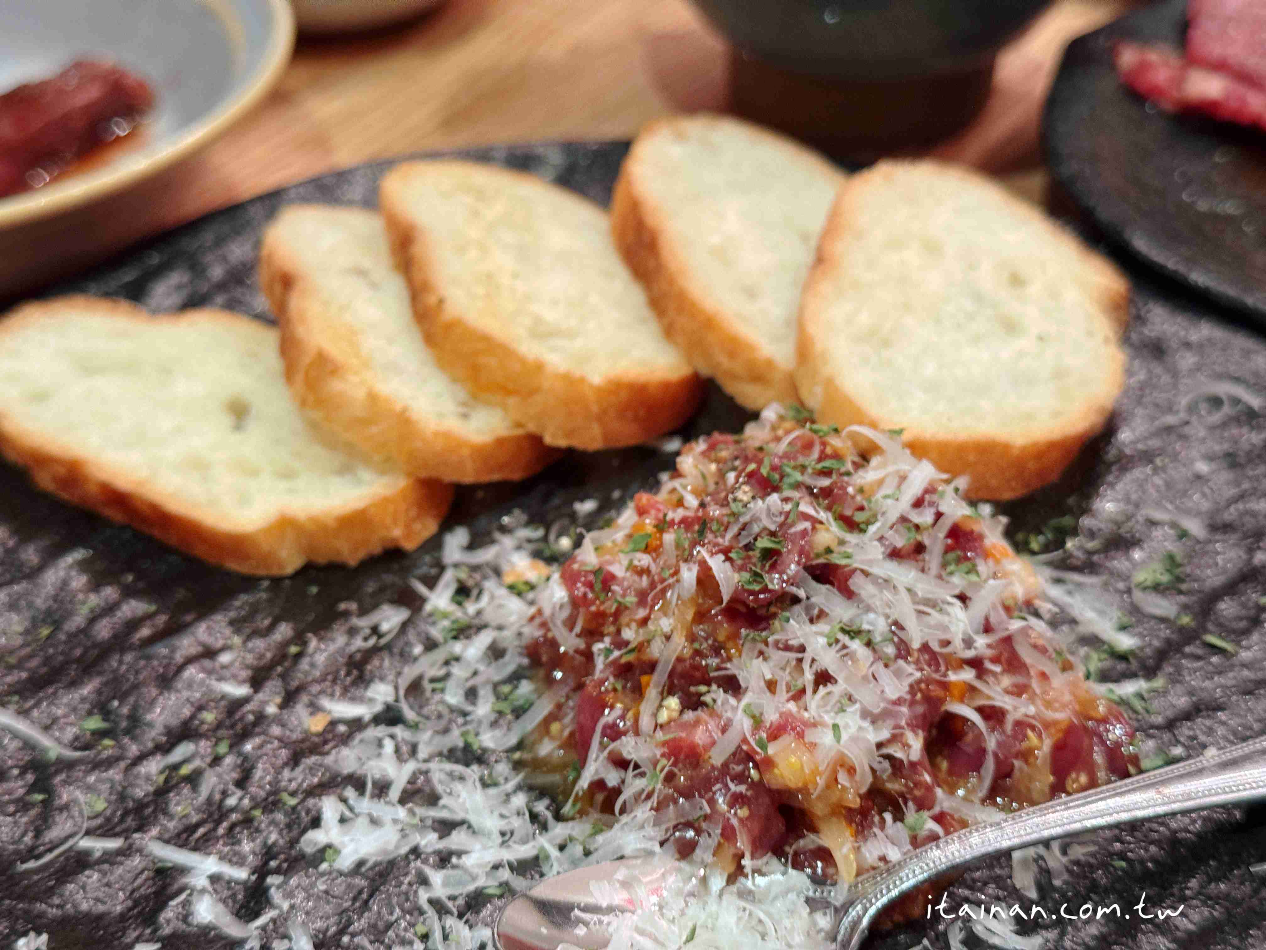 【福岡美食】福岡超人氣炭火和牛燒肉!不訂位吃不到~花形厚切牛舌必吃「炭火焼肉バル AGITO HIRAO」