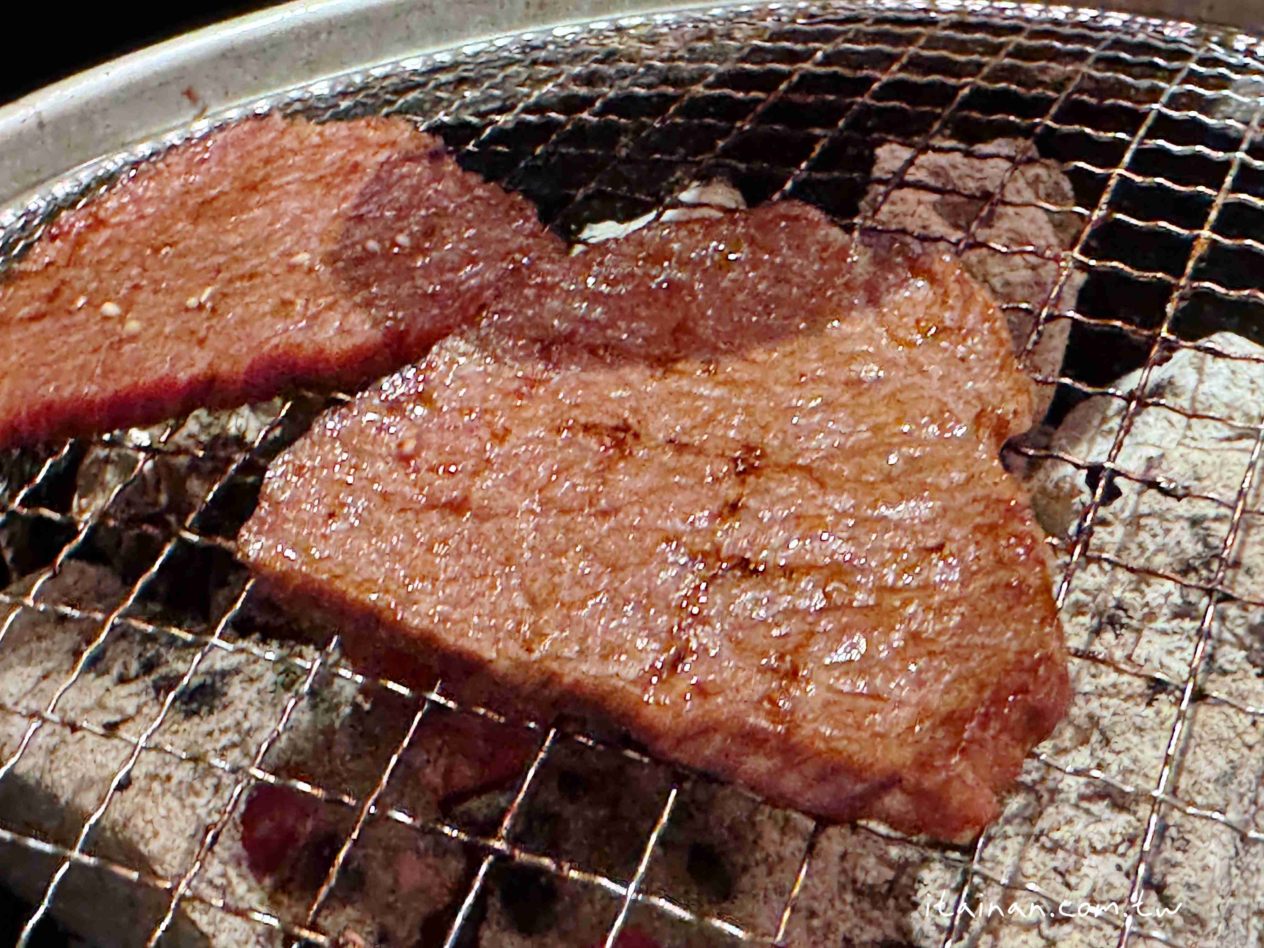 【福岡美食】福岡超人氣炭火和牛燒肉!不訂位吃不到~花形厚切牛舌必吃「炭火焼肉バル AGITO HIRAO」