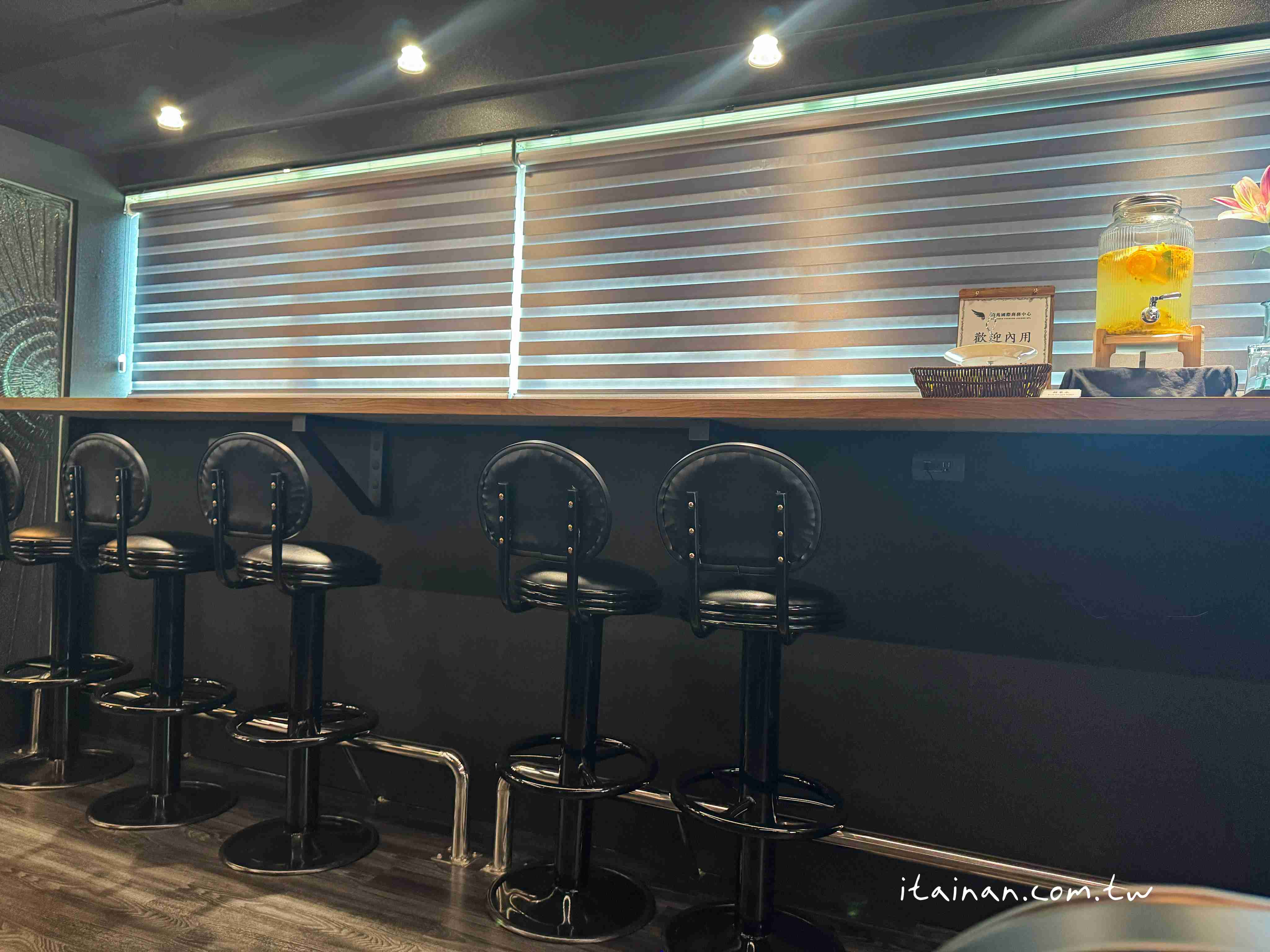 出國前也能優雅的候機~2025全新高雄小港機場貴賓室「南苑國際商務中心」開箱｜持「中信鼎極卡」等級之信用卡，可免費使用