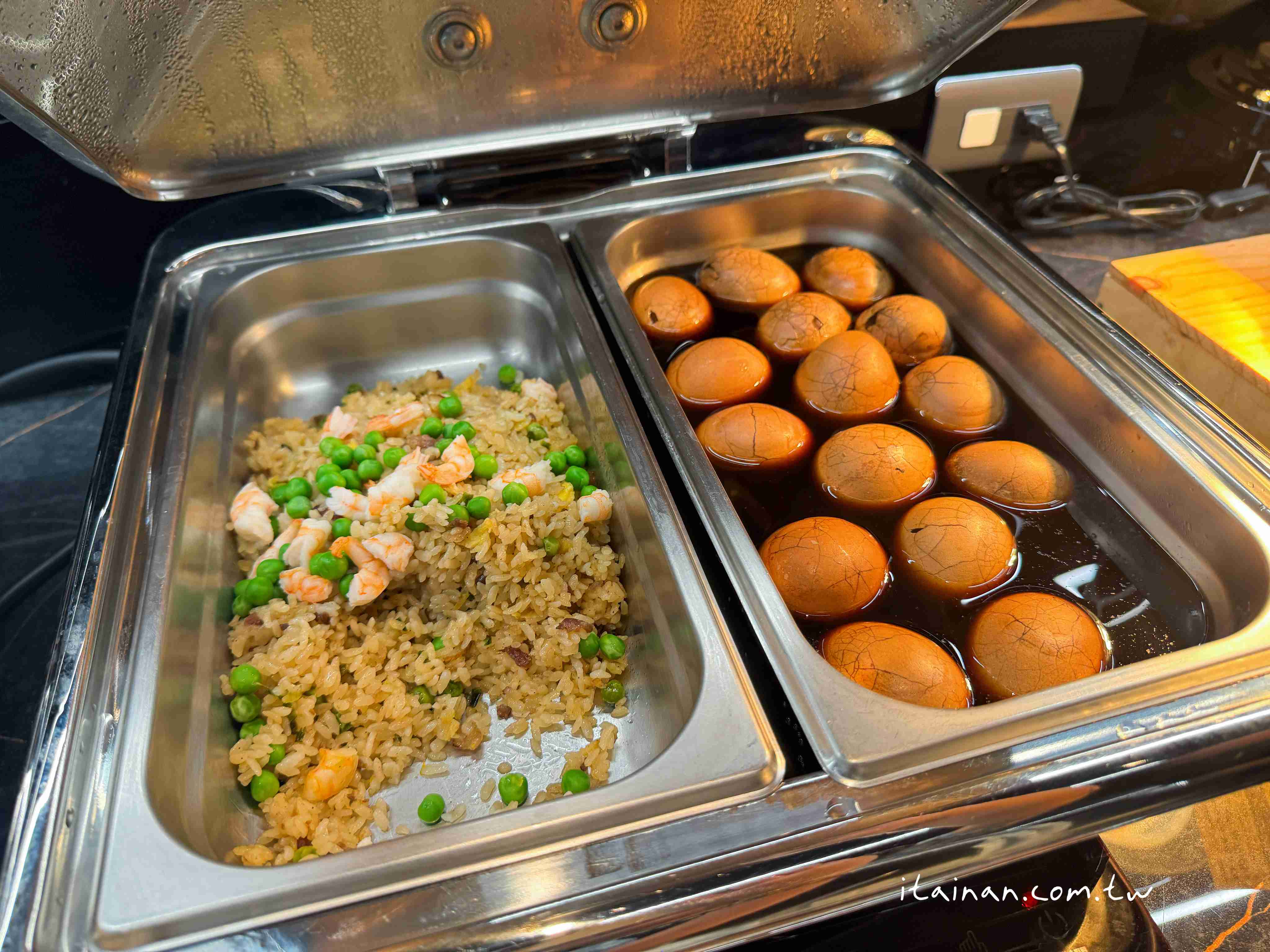 出國前也能優雅的候機~2025全新高雄小港機場貴賓室「南苑國際商務中心」開箱｜持「中信鼎極卡」等級之信用卡，可免費使用