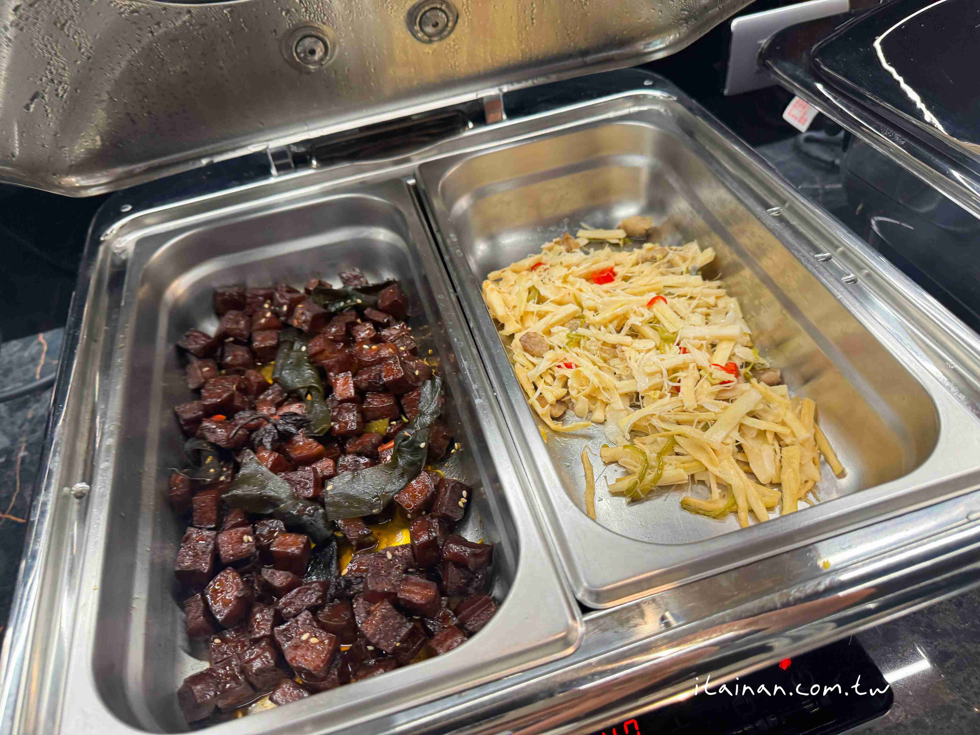 出國前也能優雅的候機~2025全新高雄小港機場貴賓室「南苑國際商務中心」開箱｜持「中信鼎極卡」等級之信用卡，可免費使用