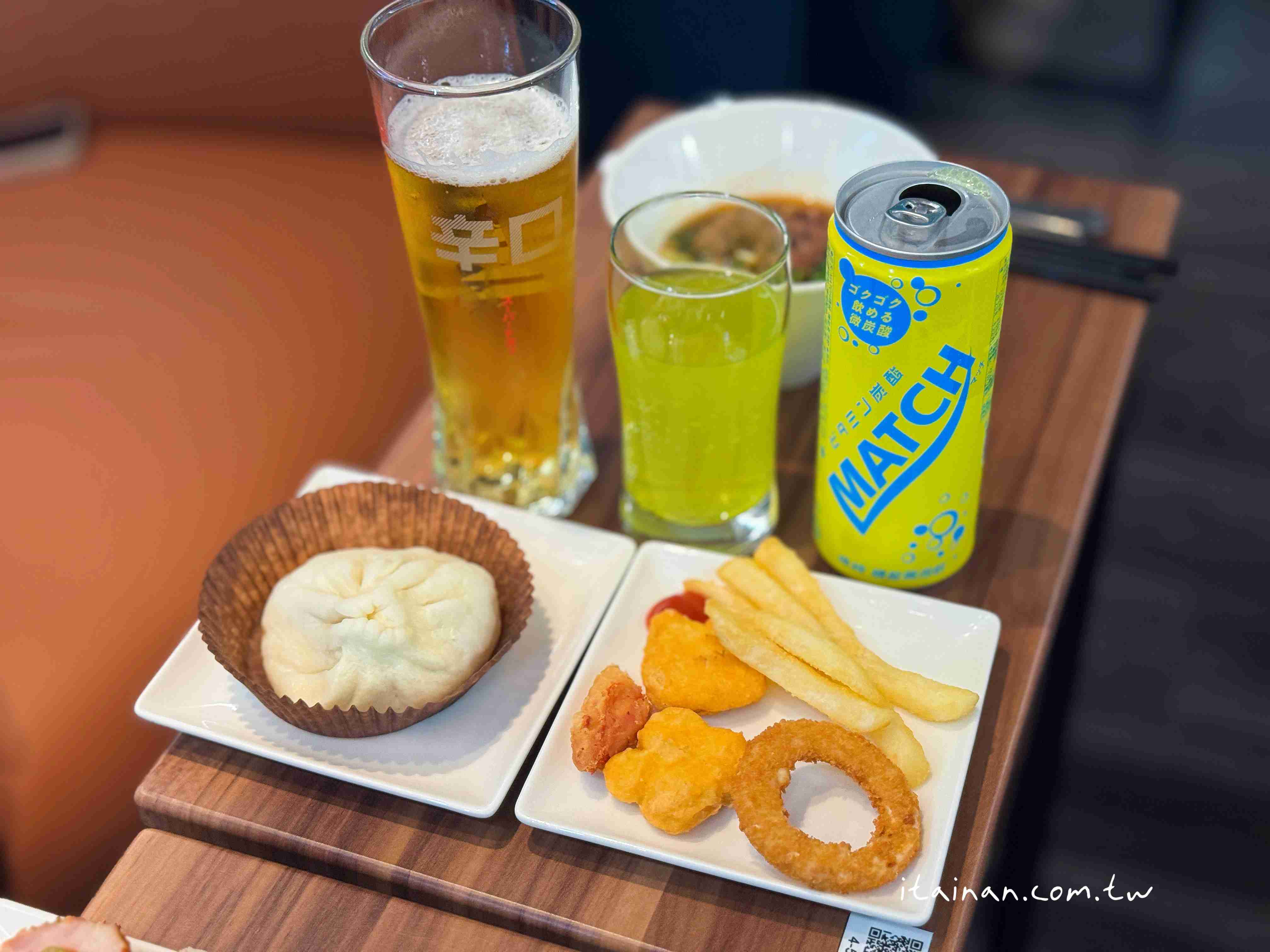 出國前也能優雅的候機~2025全新高雄小港機場貴賓室「南苑國際商務中心」開箱｜持「中信鼎極卡」等級之信用卡，可免費使用