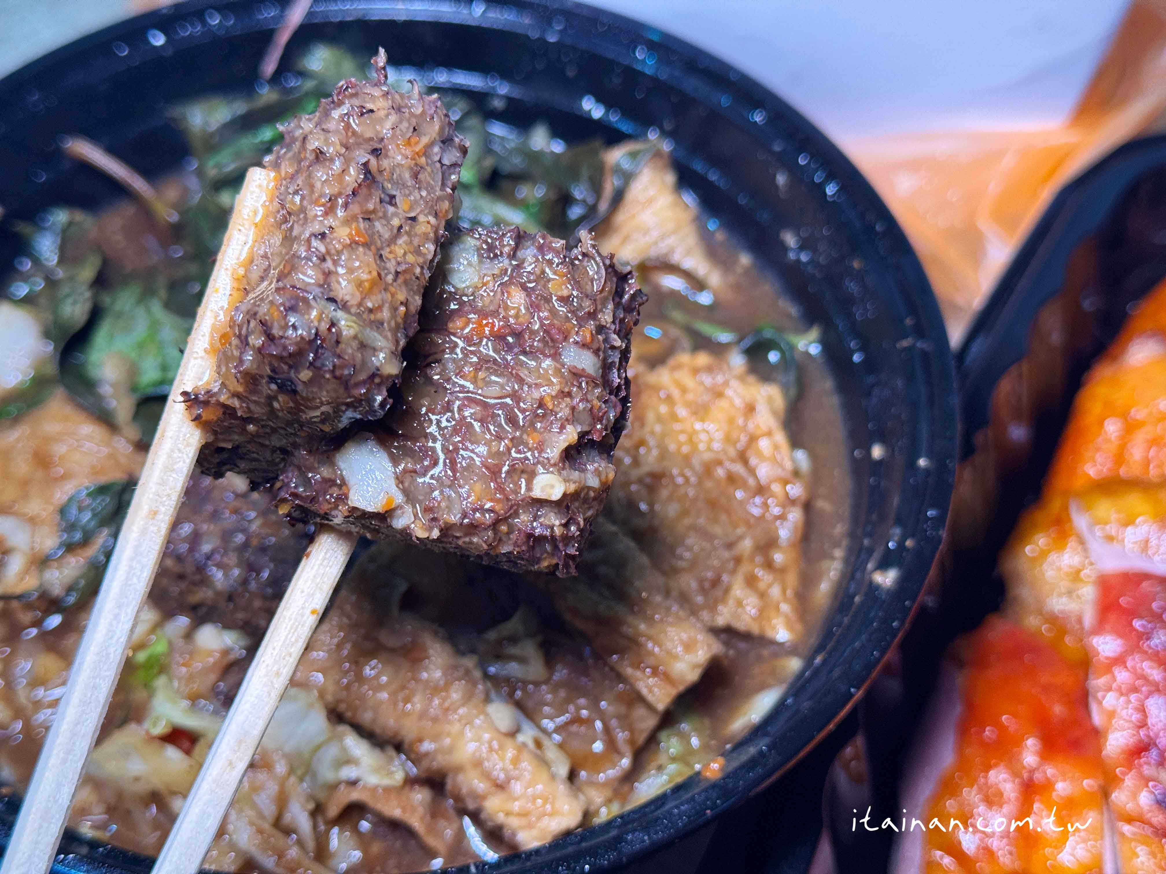 巷子內的隱藏版神奇烤鴨~一鴨三吃超滿足！還能加豆皮、米血一起炒，鹽酥鴨竟然加了可樂果！台南永康「好滋味烤鴨」