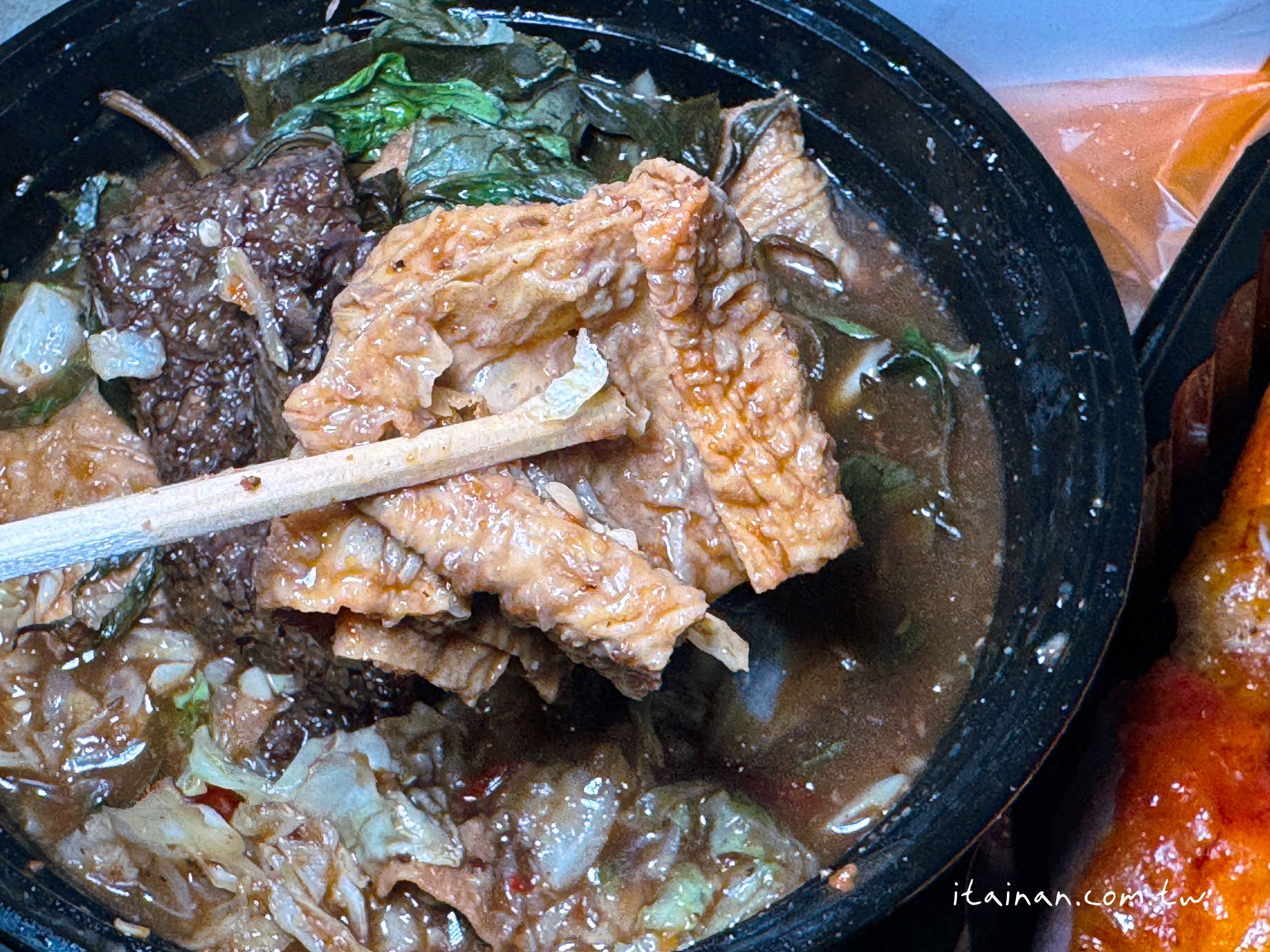 巷子內的隱藏版神奇烤鴨~一鴨三吃超滿足！還能加豆皮、米血一起炒，鹽酥鴨竟然加了可樂果！台南永康「好滋味烤鴨」