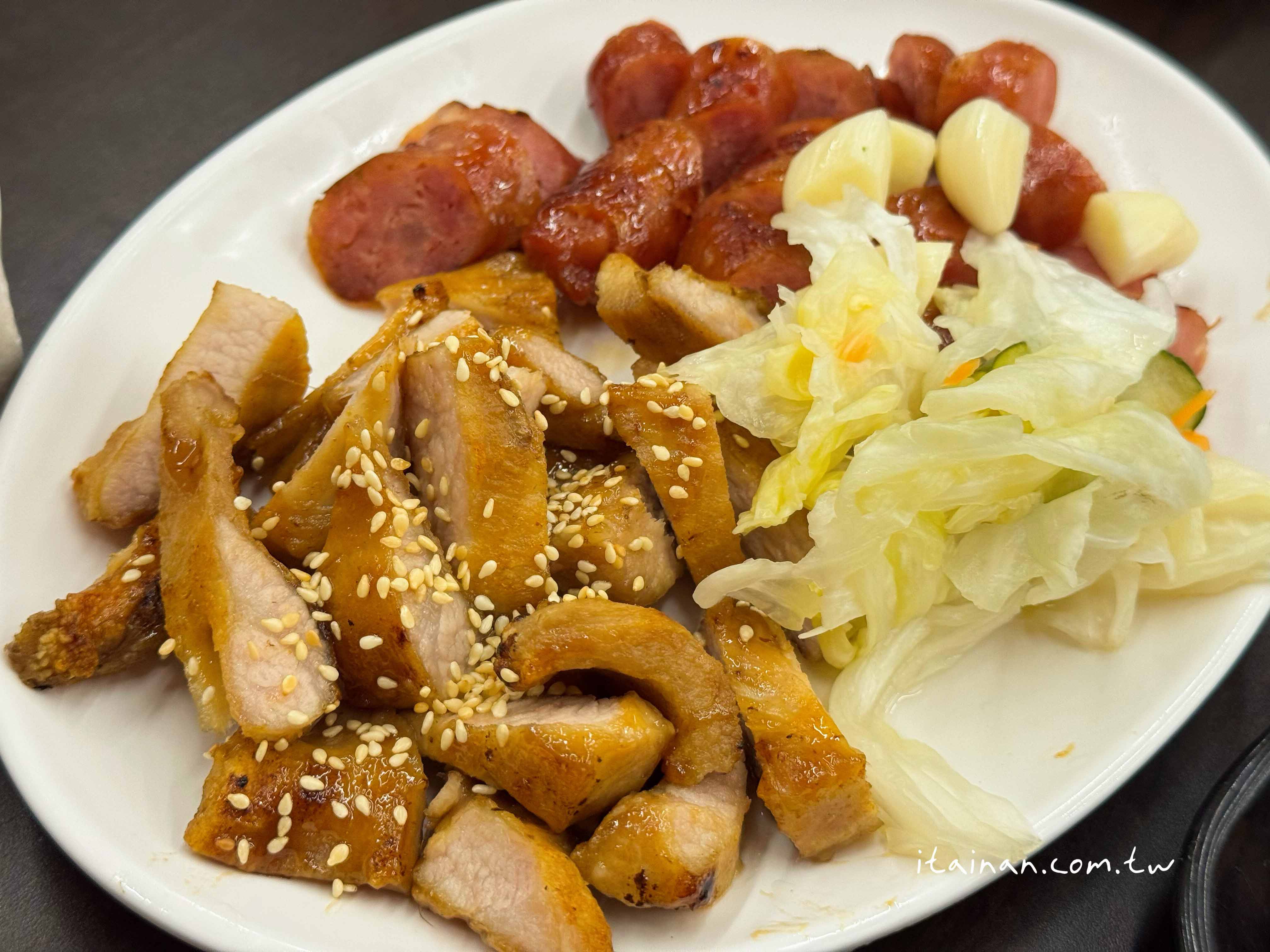 【台南海產店】招牌阿拉肉必點~老台南人都知道的40年老店「梅鑫海產店」無菜單海鮮熱炒、現撈食材、台味滿分!