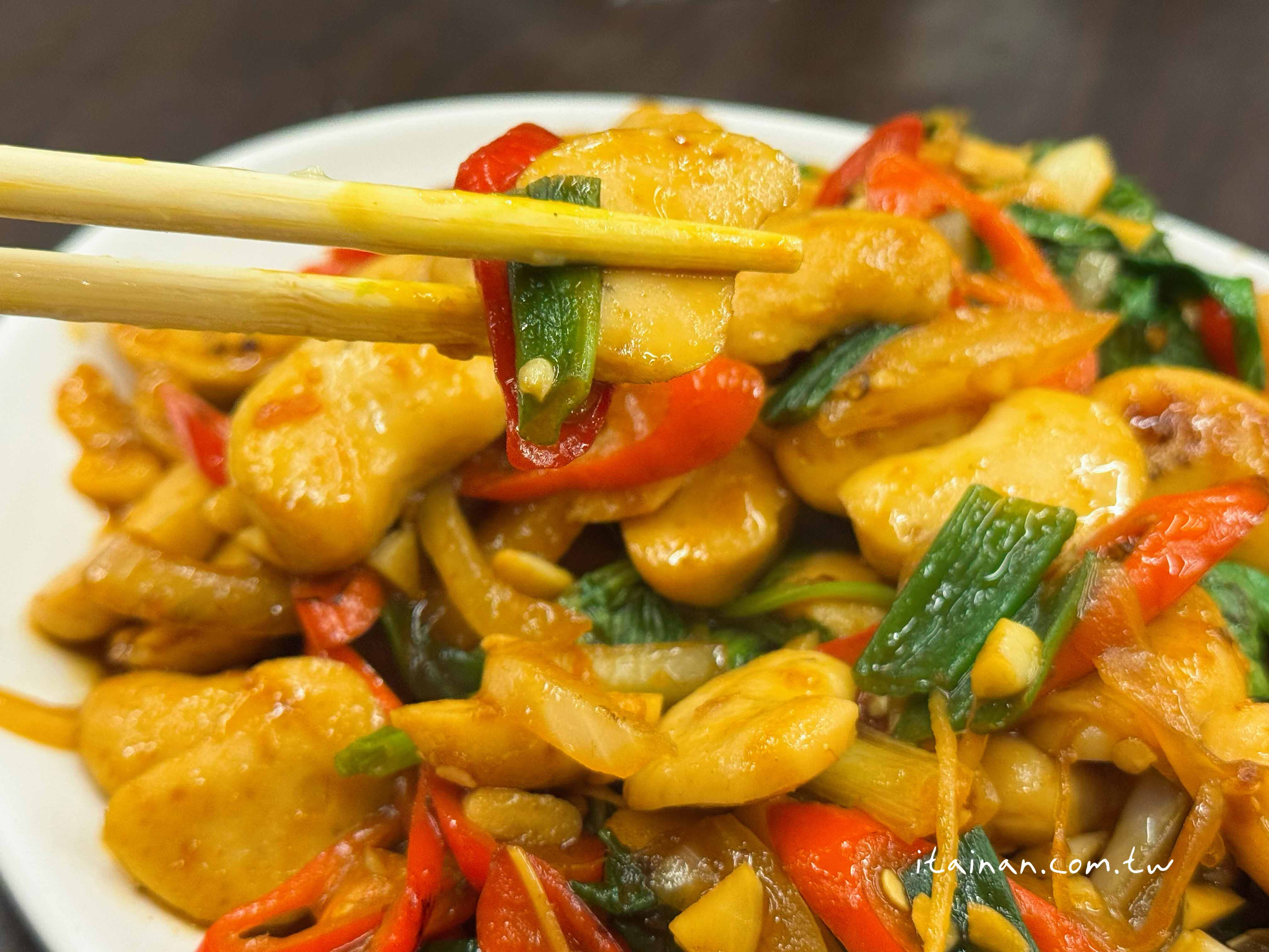 【台南海產店】招牌阿拉肉必點~老台南人都知道的40年老店「梅鑫海產店」無菜單海鮮熱炒、現撈食材、台味滿分!