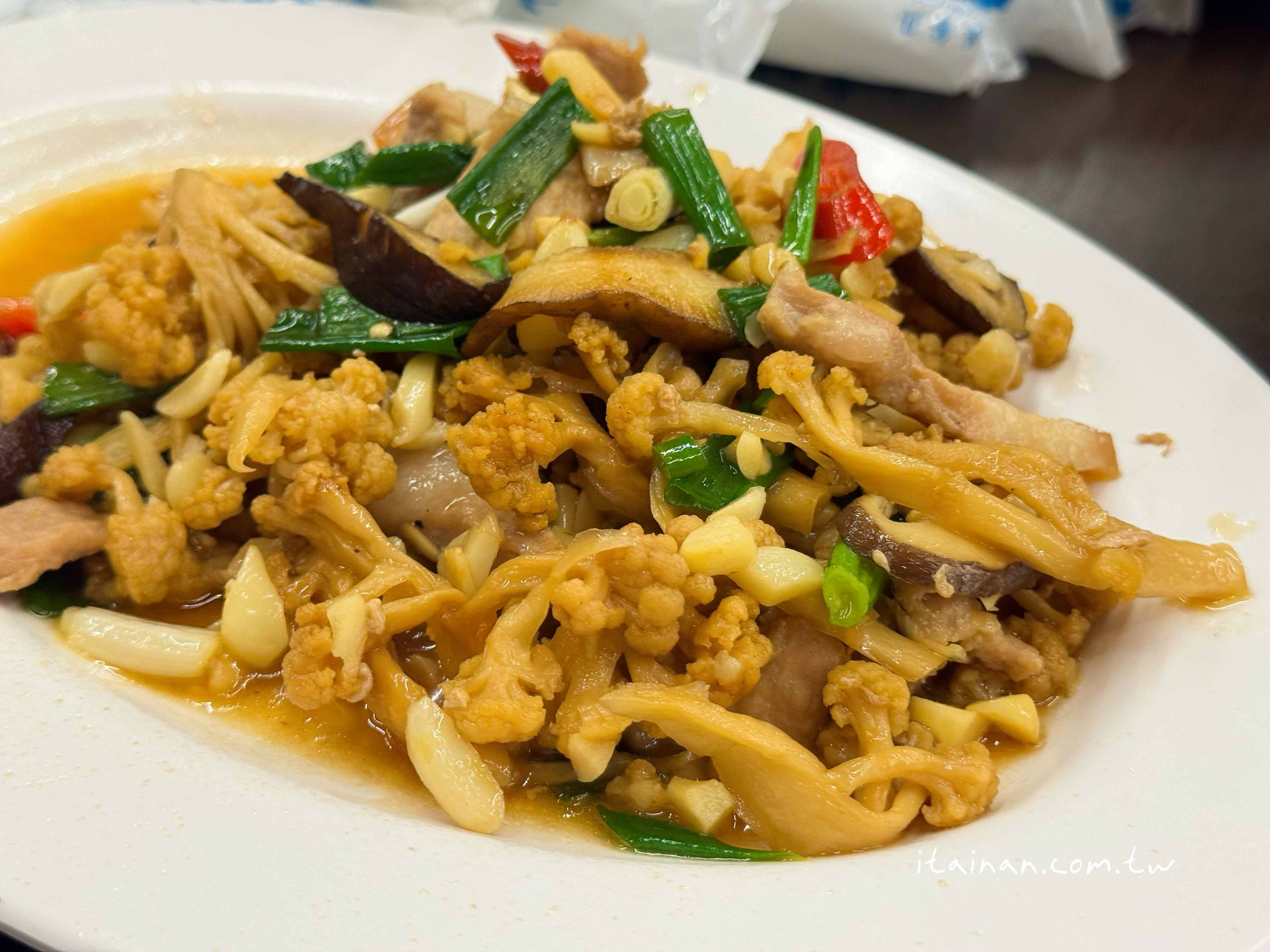 【台南海產店】招牌阿拉肉必點~老台南人都知道的40年老店「梅鑫海產店」無菜單海鮮熱炒、現撈食材、台味滿分!