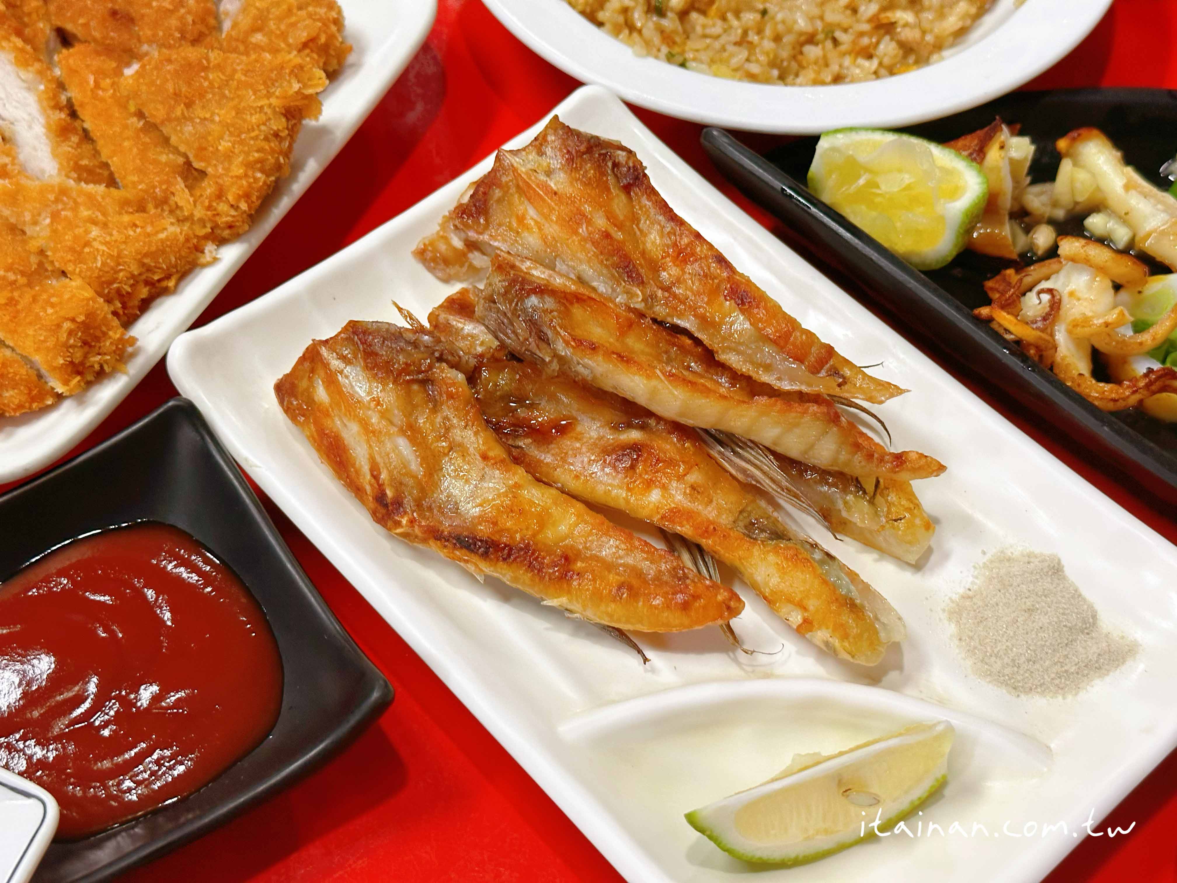 台南深夜海味熱炒~在地人最愛的宵夜場!招牌炸水蓮、油條鮮蚵、蒜煎小卷必點「竹仔店海鮮。燒烤」台南熱炒|台南宵夜 台南深夜海味熱炒~在地人最愛的宵夜場!招牌炸水蓮、油條鮮蚵、蒜煎小卷必點「竹仔店海鮮。燒烤」台南熱炒|台南宵夜